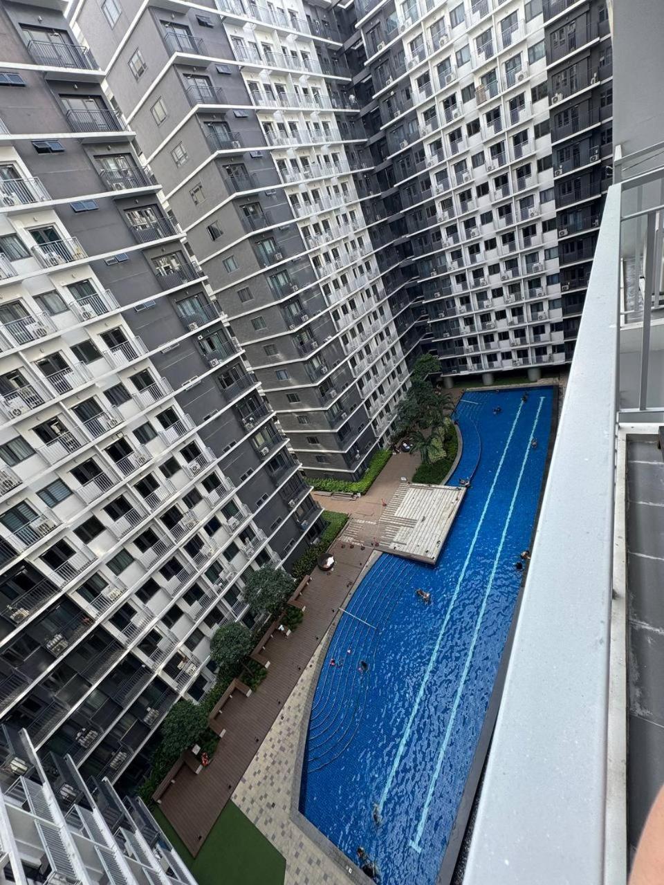 Unistay Shore 3 Tower 2 10th floor near MOA and AIRPORT