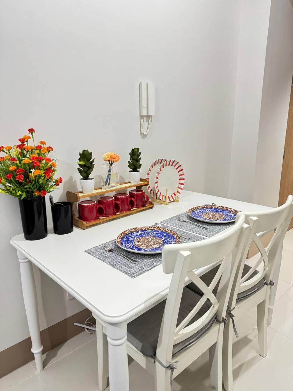 Unistay Shore 3 Tower 2 10th floor near MOA and AIRPORT