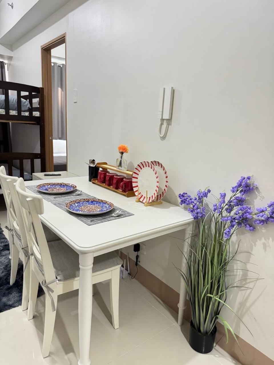 Unistay Shore 3 Tower 2 10th floor near MOA and AIRPORT