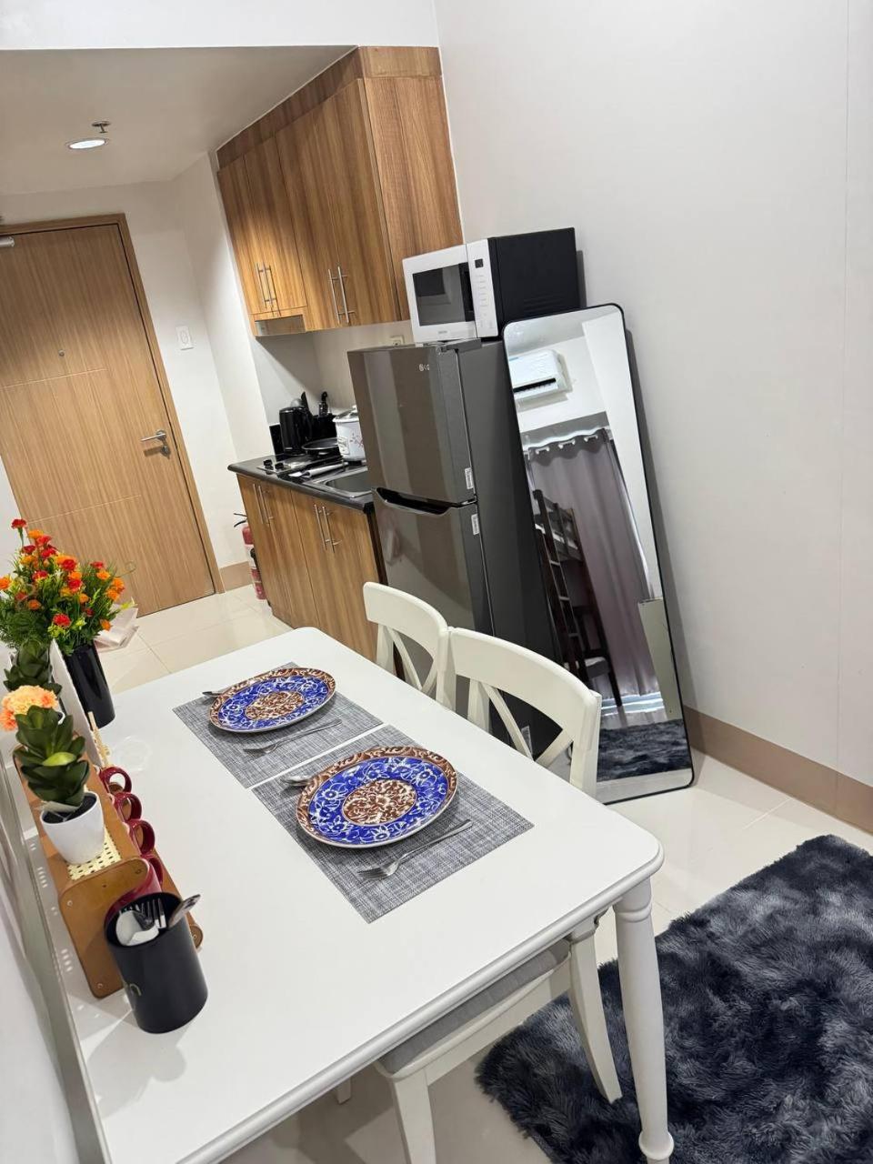 Unistay Shore 3 Tower 2 10th floor near MOA and AIRPORT