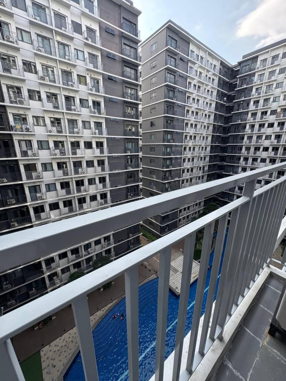 Unistay Shore 3 Tower 2 10th floor near MOA and AIRPORT