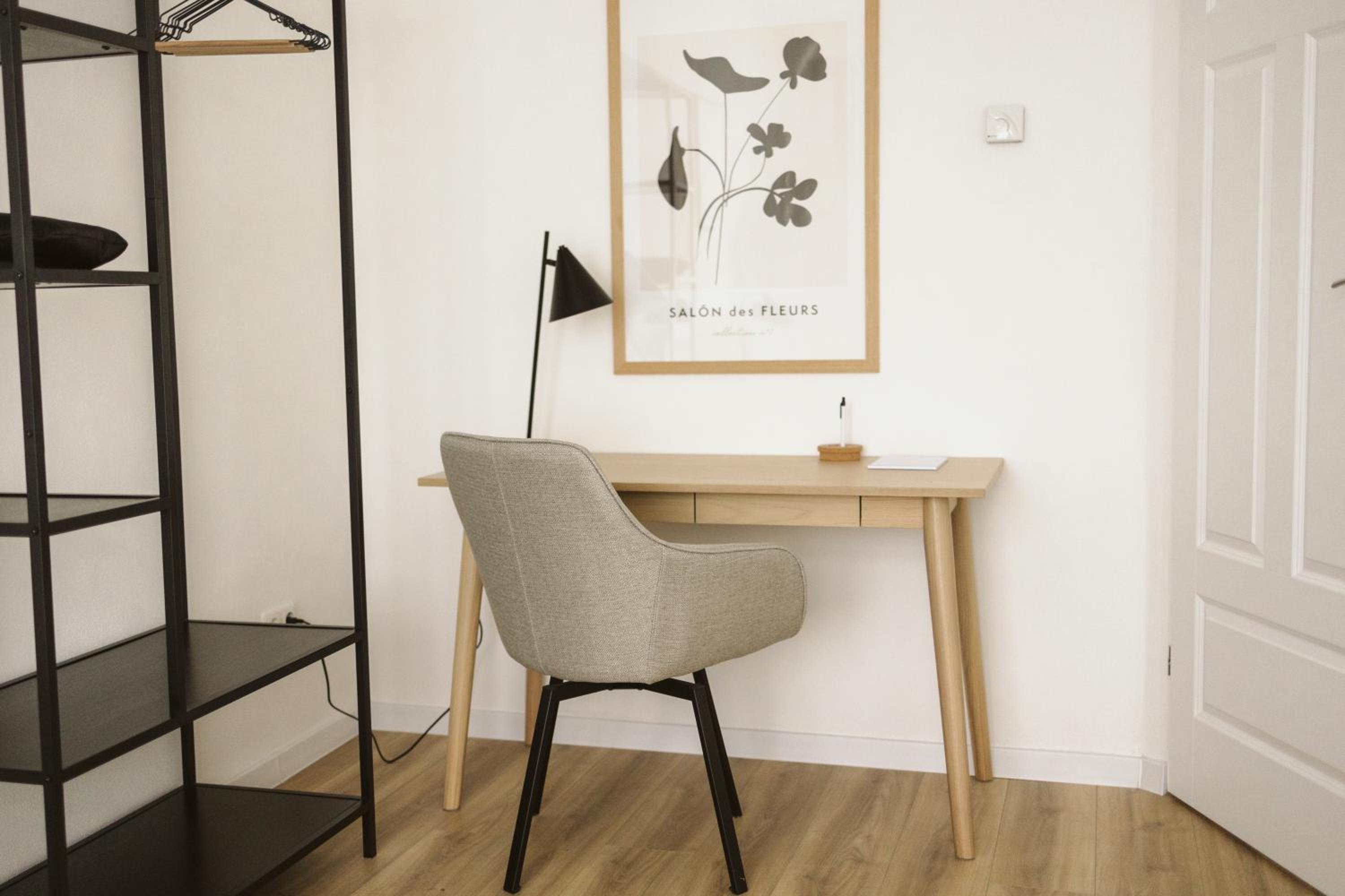 ApartNaest Radeberg - vollausgestattete 1 - bis 4-Zimmer Apartments l 24h Zugang per Code l Check-in Anleitung über Posteingang l Parkplatz auf Anfrage l F
