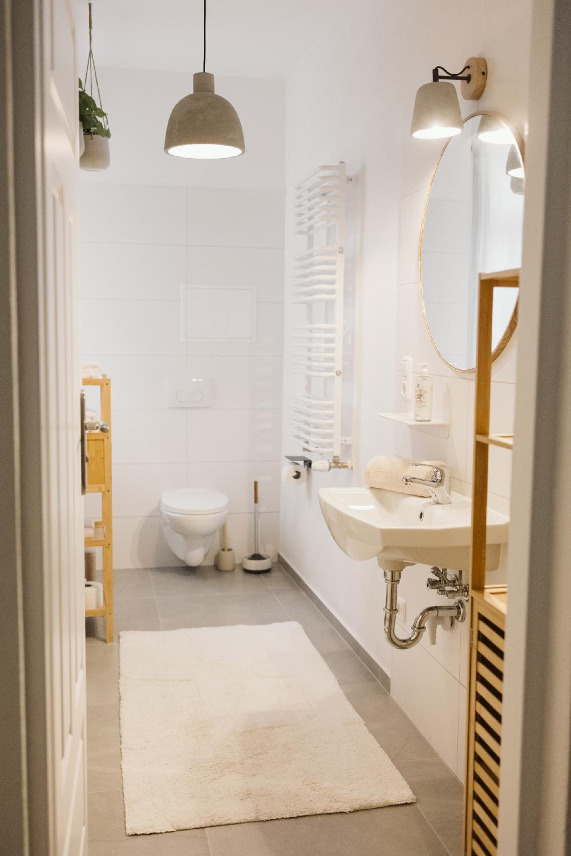 ApartNaest Radeberg - vollausgestattete 1 - bis 4-Zimmer Apartments l 24h Zugang per Code l Check-in Anleitung über Posteingang l Parkplatz auf Anfrage l F