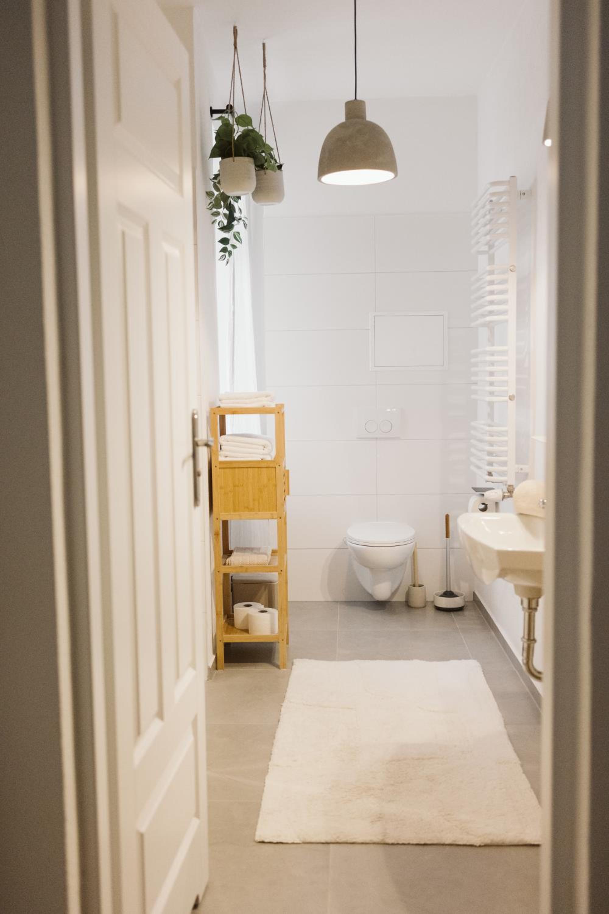 ApartNaest Radeberg - vollausgestattete 1 - bis 4-Zimmer Apartments l 24h Zugang per Code l Check-in Anleitung über Posteingang l Parkplatz auf Anfrage l F