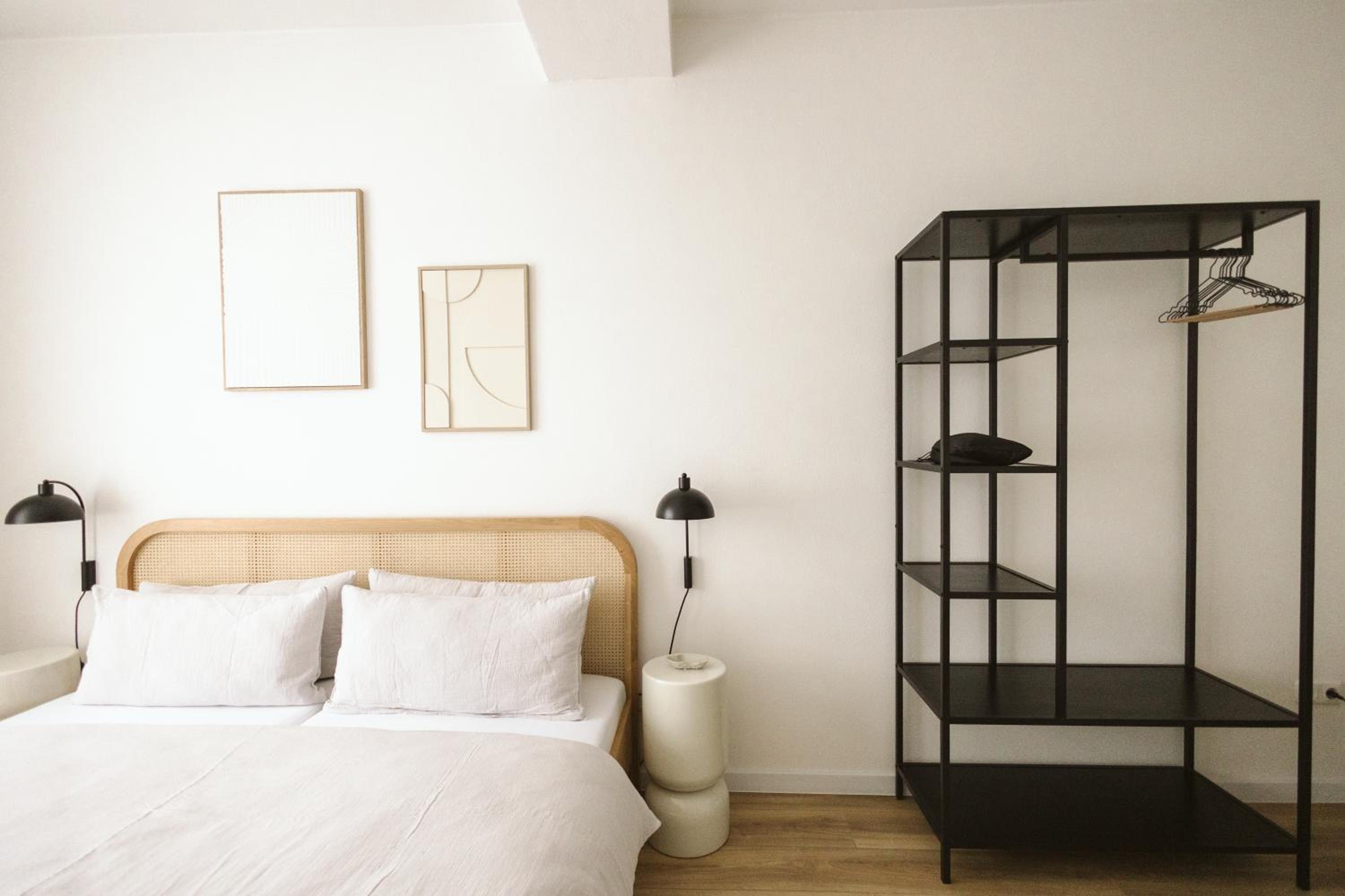 ApartNaest Radeberg - vollausgestattete 1 - bis 4-Zimmer Apartments l 24h Zugang per Code l Check-in Anleitung über Posteingang l Parkplatz auf Anfrage l F