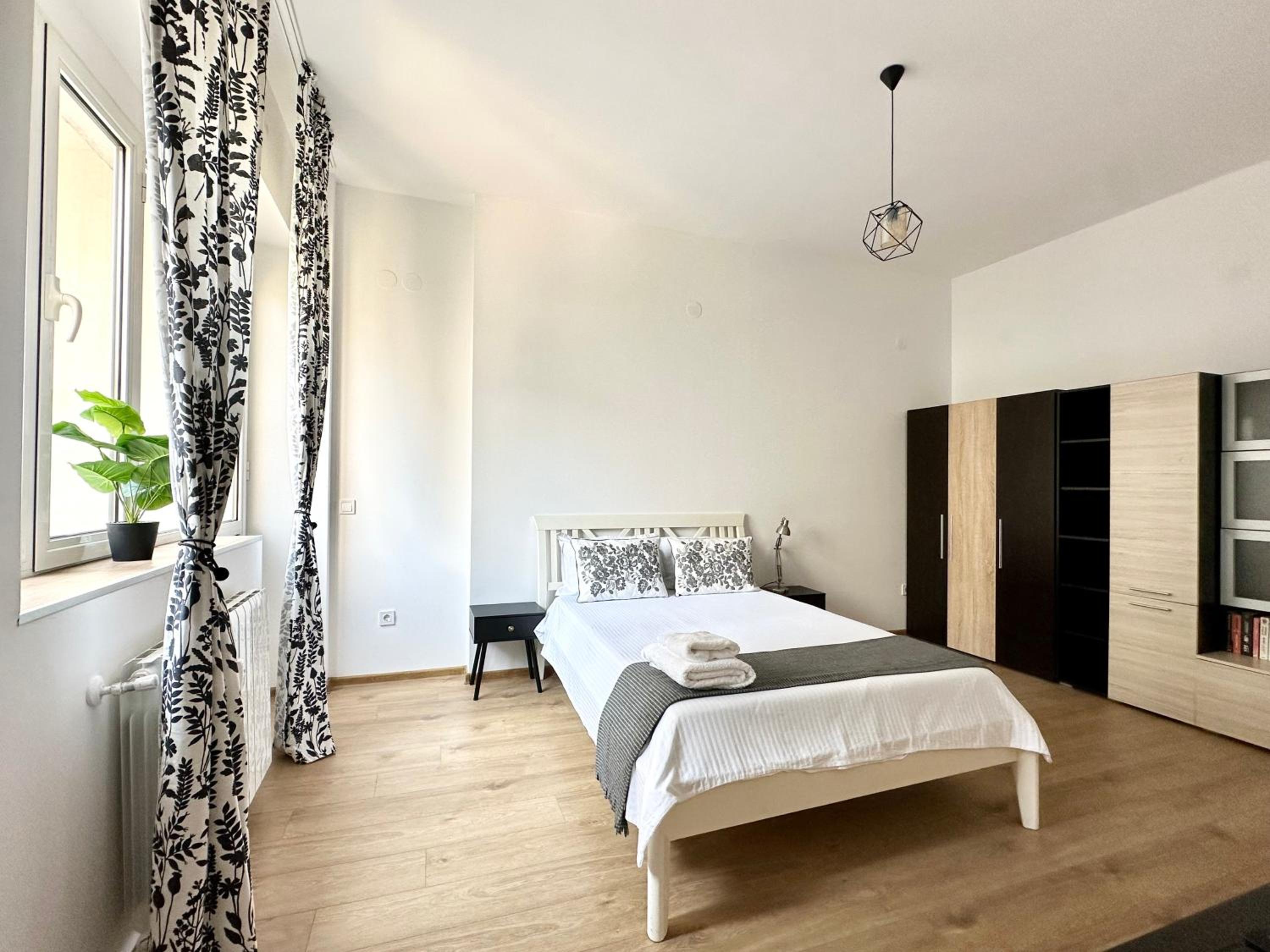 Bright, City Centre, 1BR Apartment , Next to Sofia University