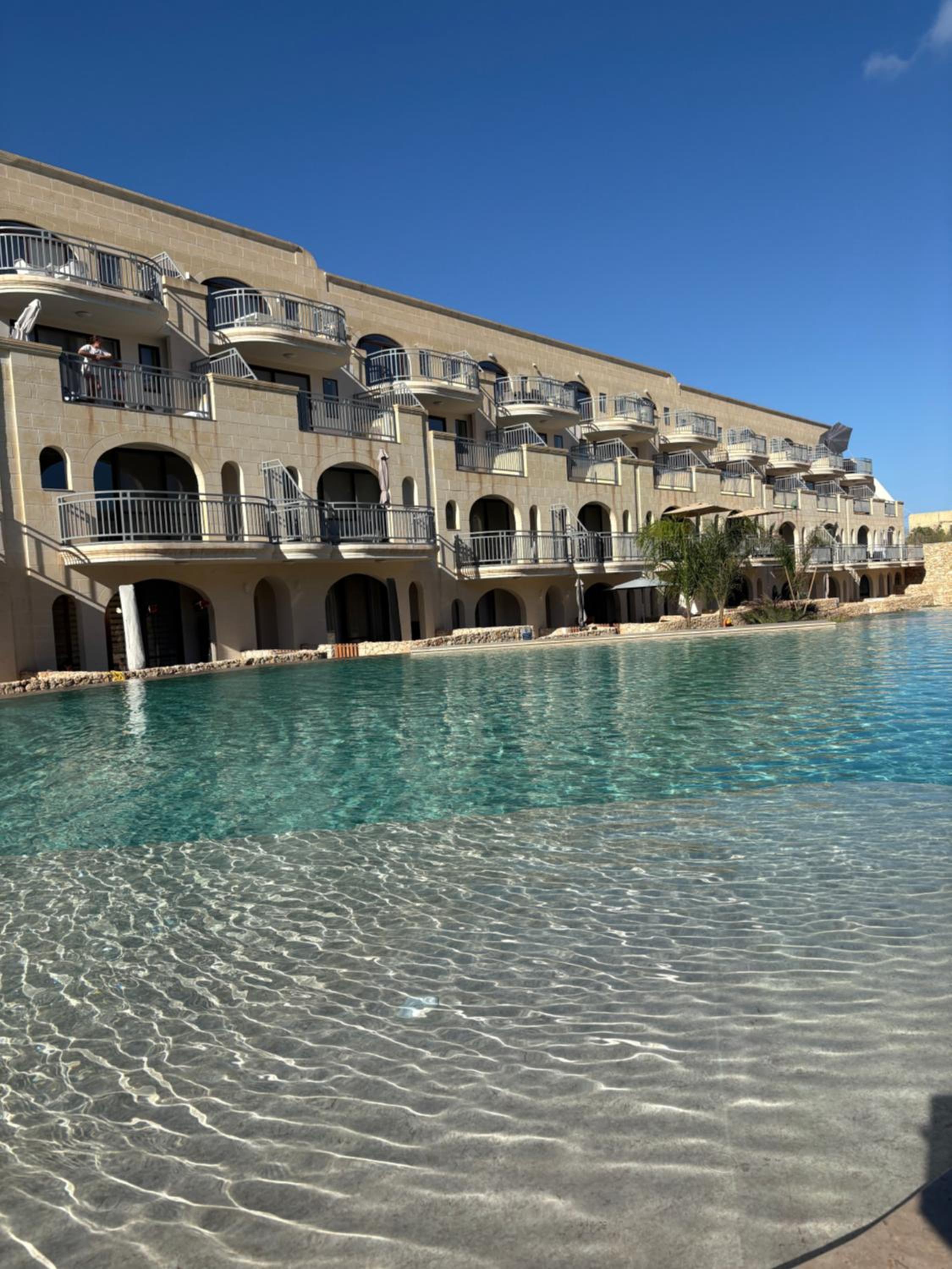Luxury 3 Bed Apartment with Large Outdoor Pools and Gardens