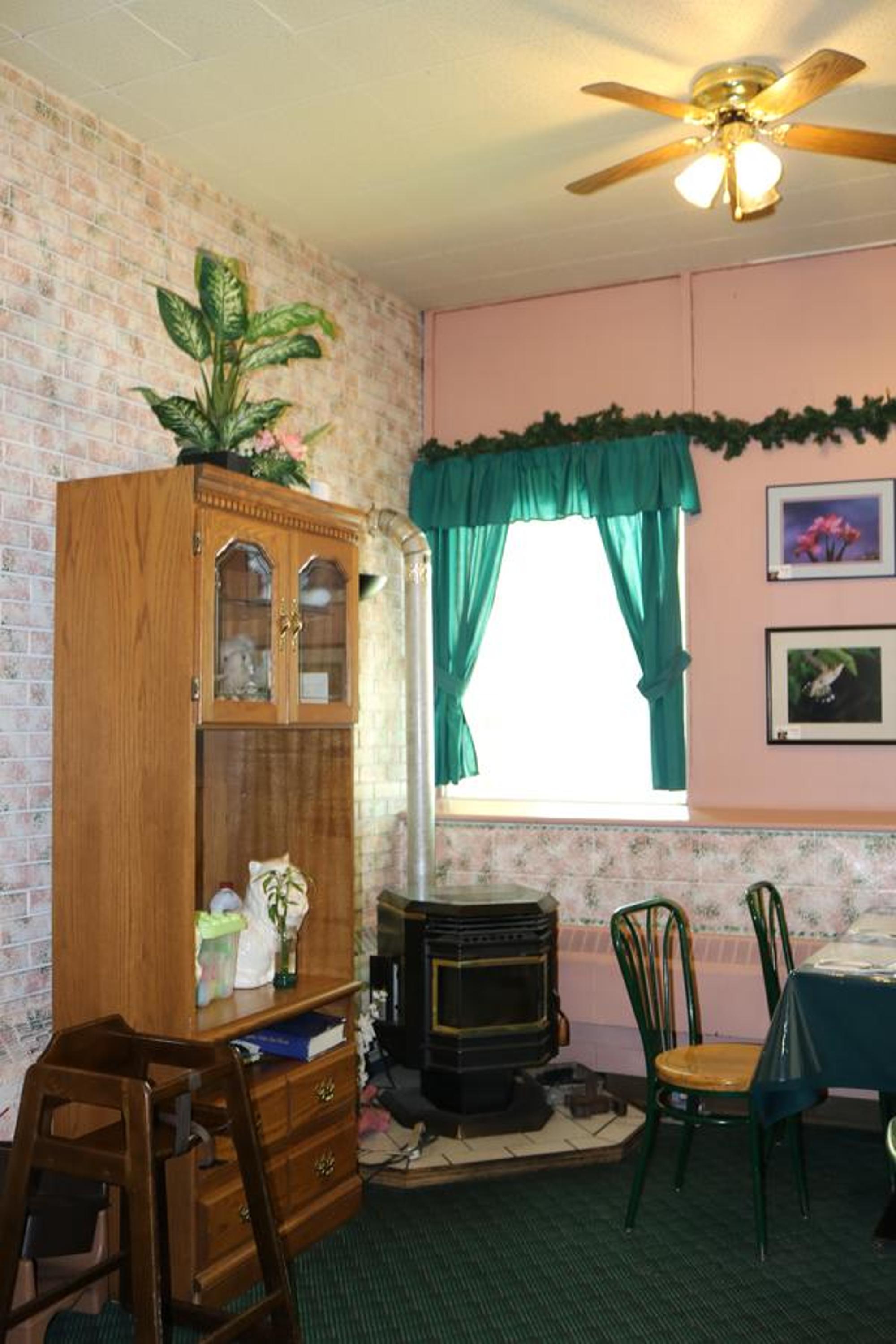 Manitou Motor Inn