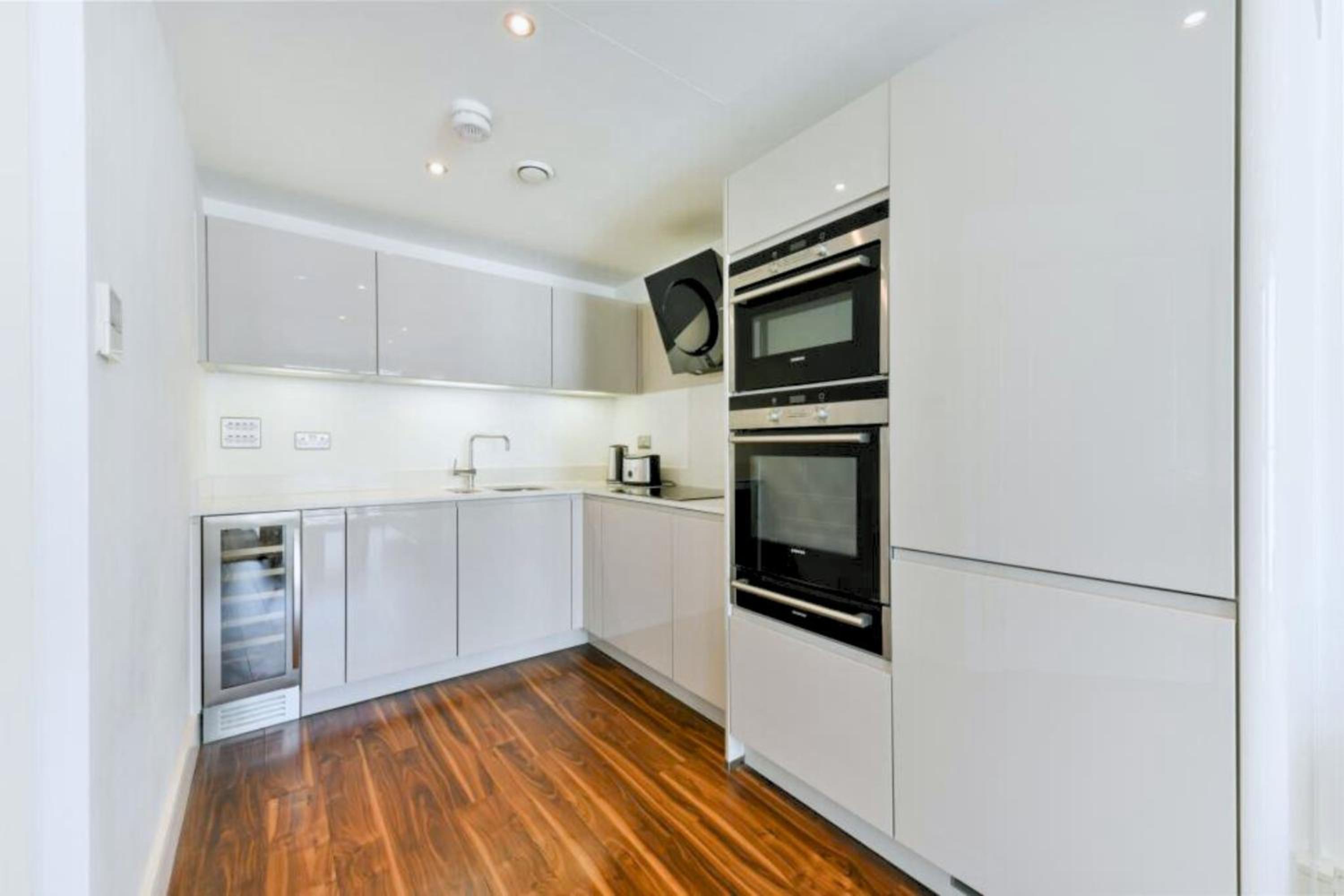 Luxury City View AirCon Balcony Rooftop Panoramic London Heated Floor - 1000MB Wi-fi, minutes from Sky Garden
