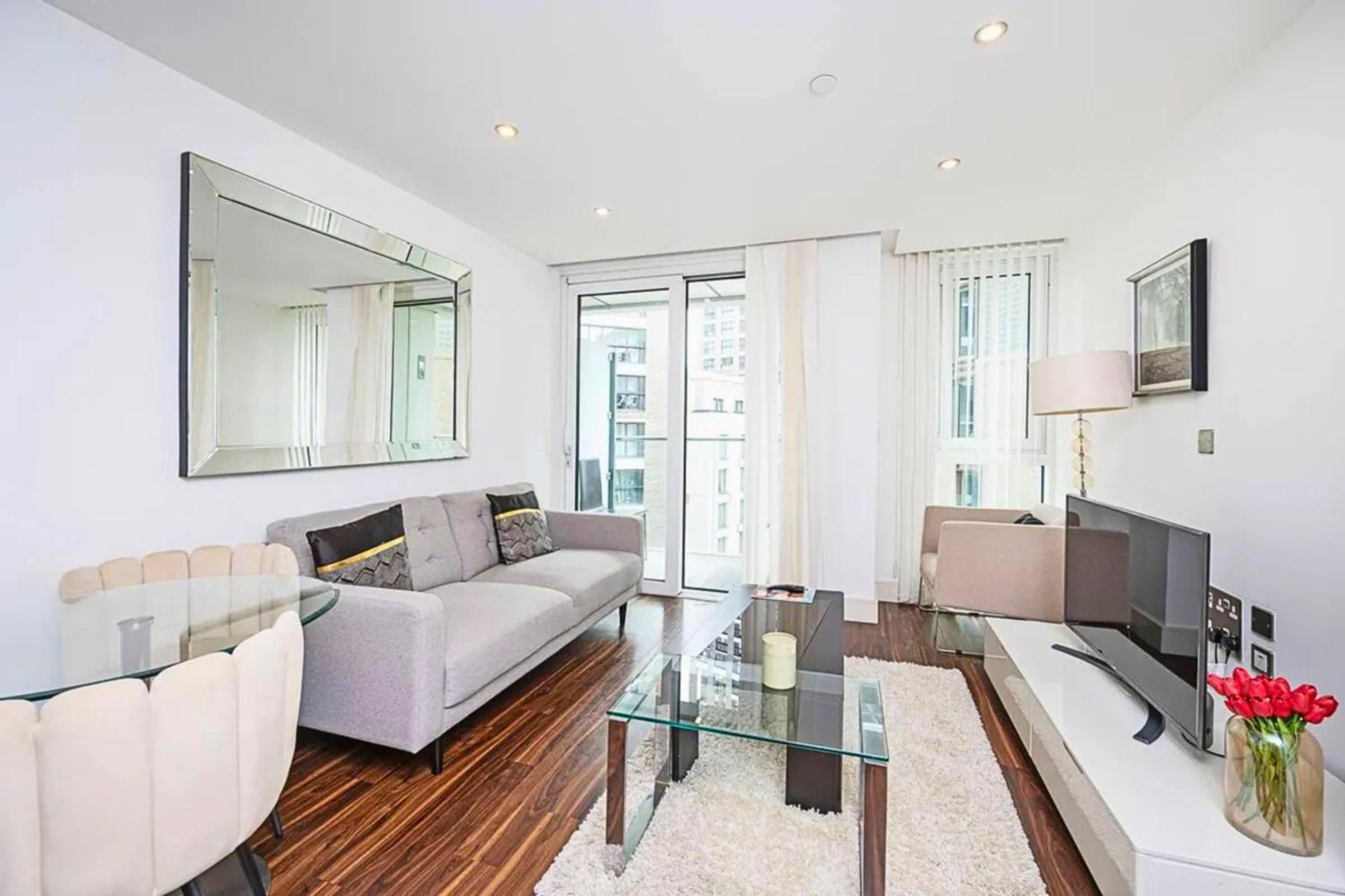 Luxury City View AirCon Balcony Rooftop Panoramic London Heated Floor - 1000MB Wi-fi, minutes from Sky Garden