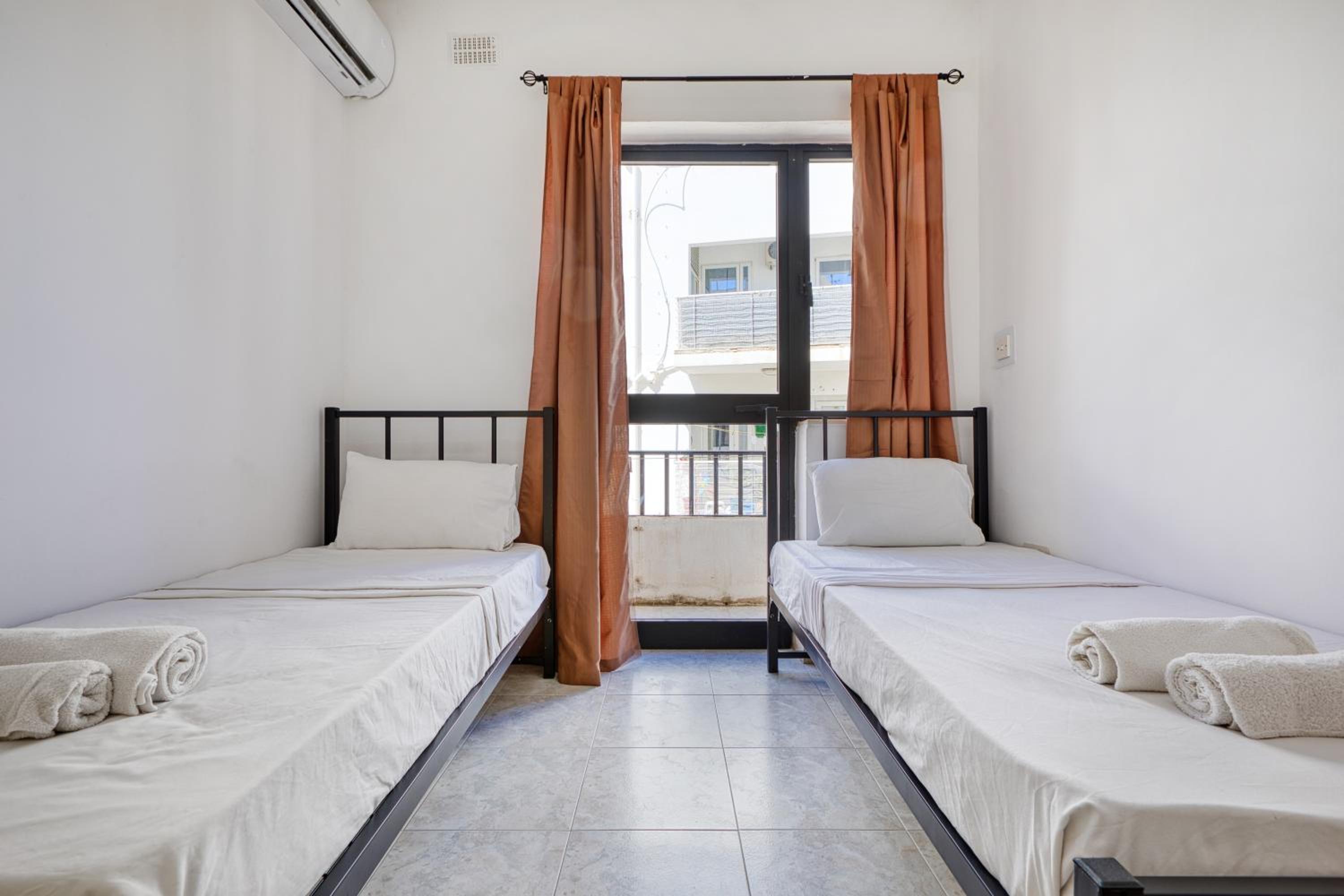 Spacious 3-Bedroom Apartment in St'Pauls photo 3