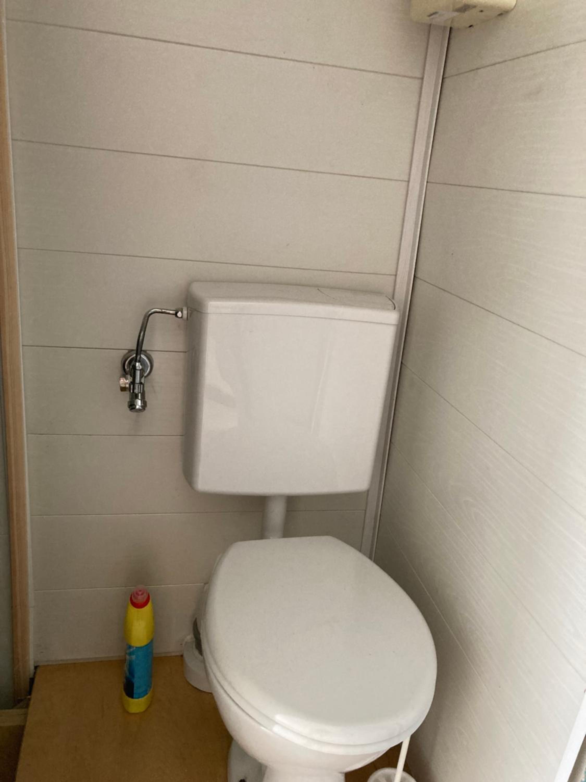 Gemütliches ganzes Apartment, selbst check in Küche Parkplatz Waschmaschine Kamin Terrasse Garten,eigene Dusche und WC