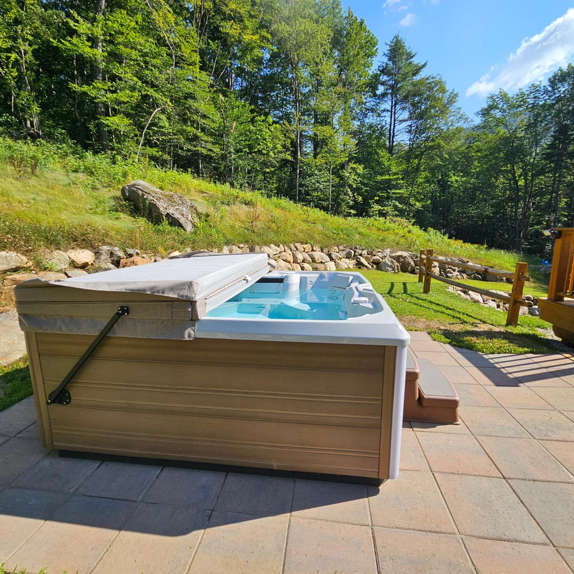 Experience the charm of Peak Hill Home, a cozy 3-BR retreat close to Ski Resort