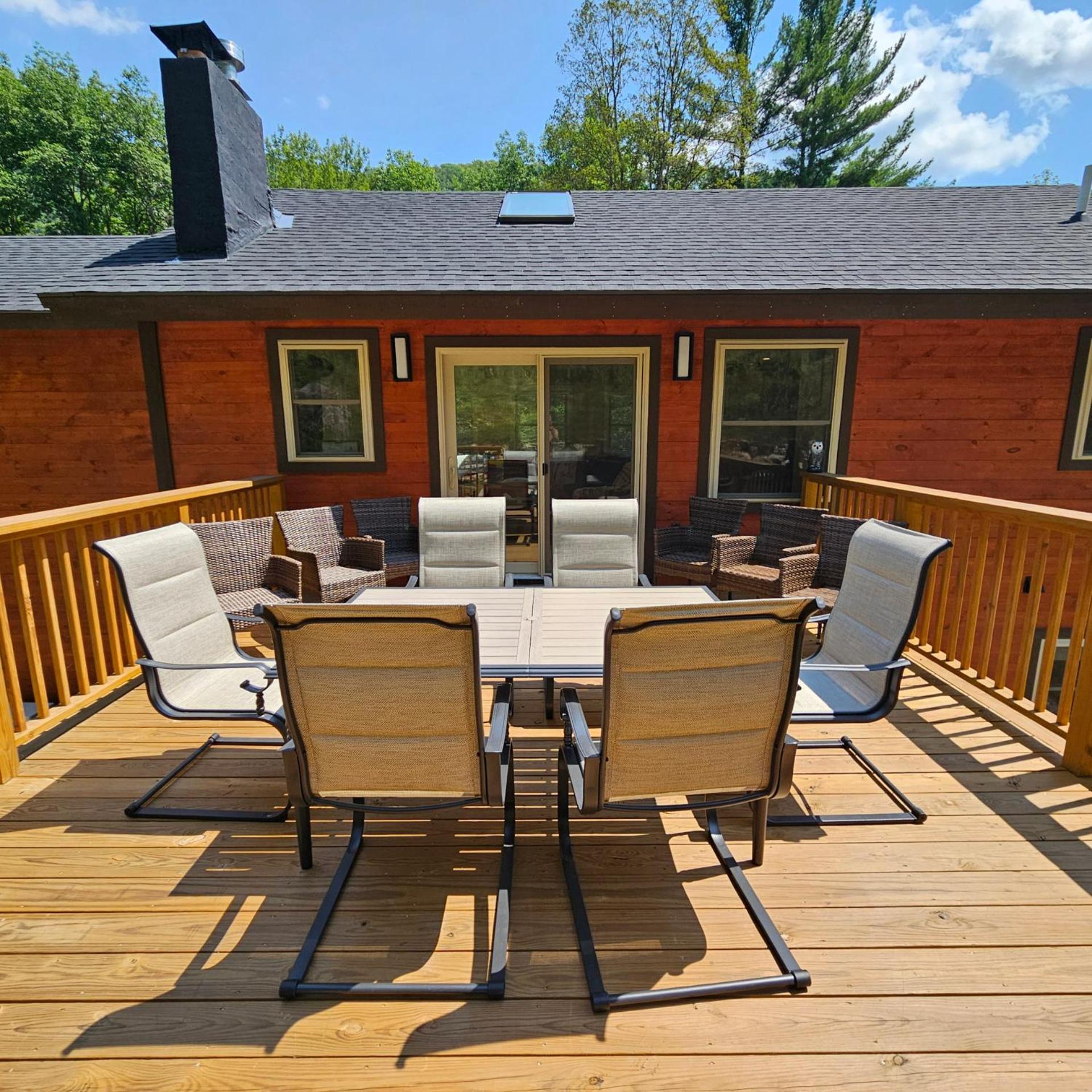 Experience the charm of Peak Hill Home, a cozy 3-BR retreat close to Ski Resort
