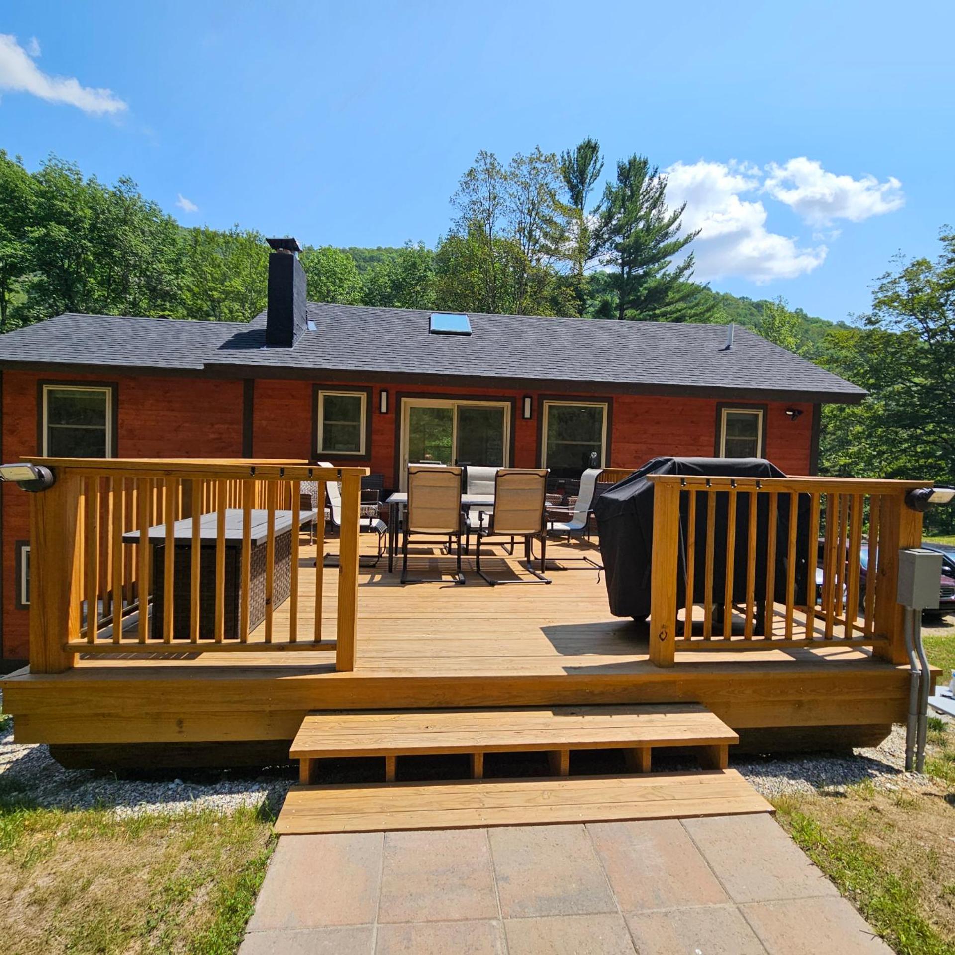 Experience the charm of Peak Hill Home, a cozy 3-BR retreat close to Ski Resort
