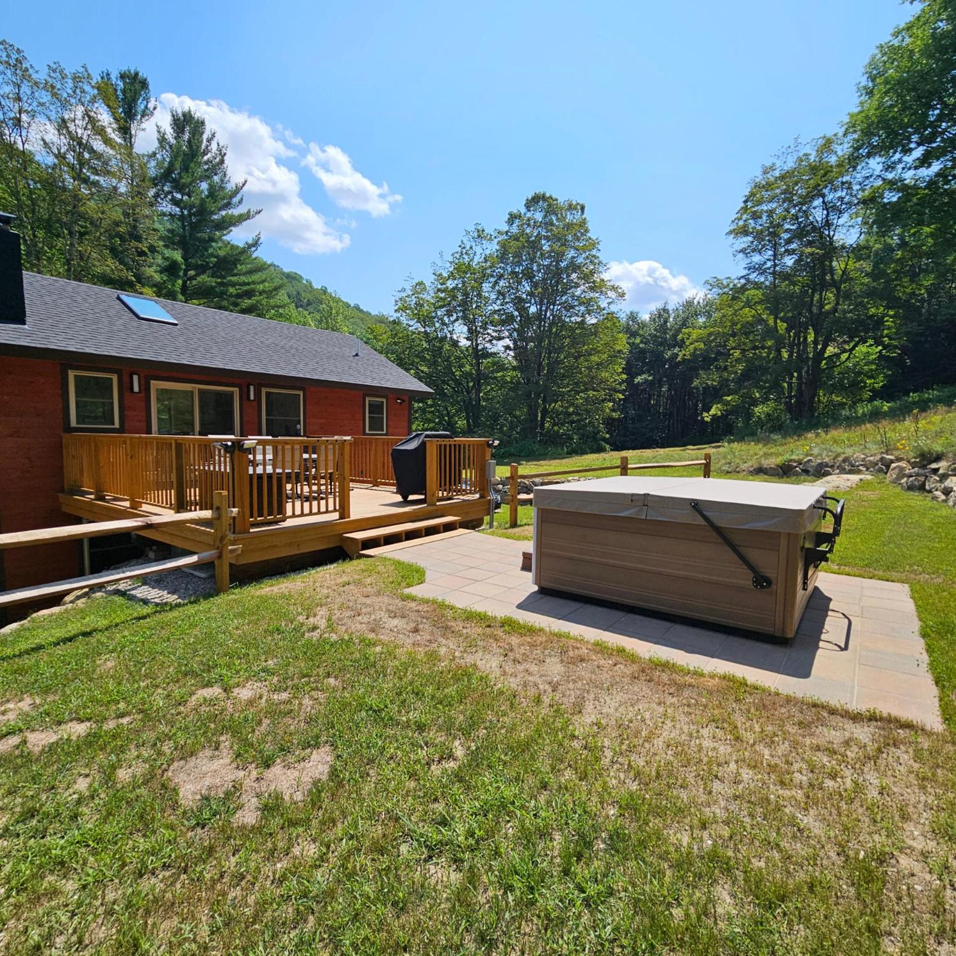 Experience the charm of Peak Hill Home, a cozy 3-BR retreat close to Ski Resort