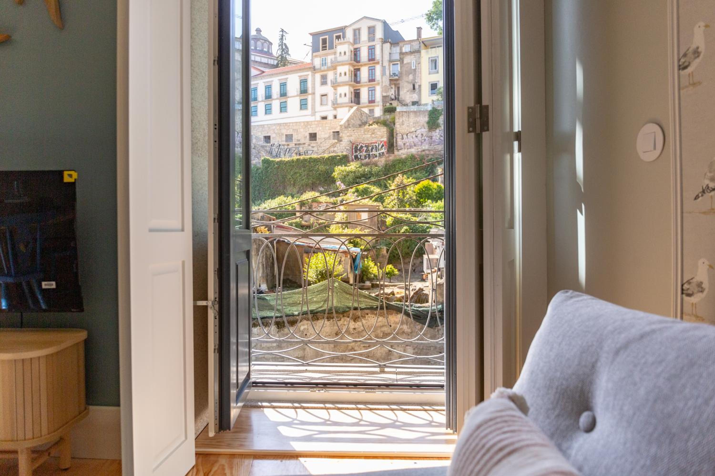 Porto Haven - Under the Luís I Bridge