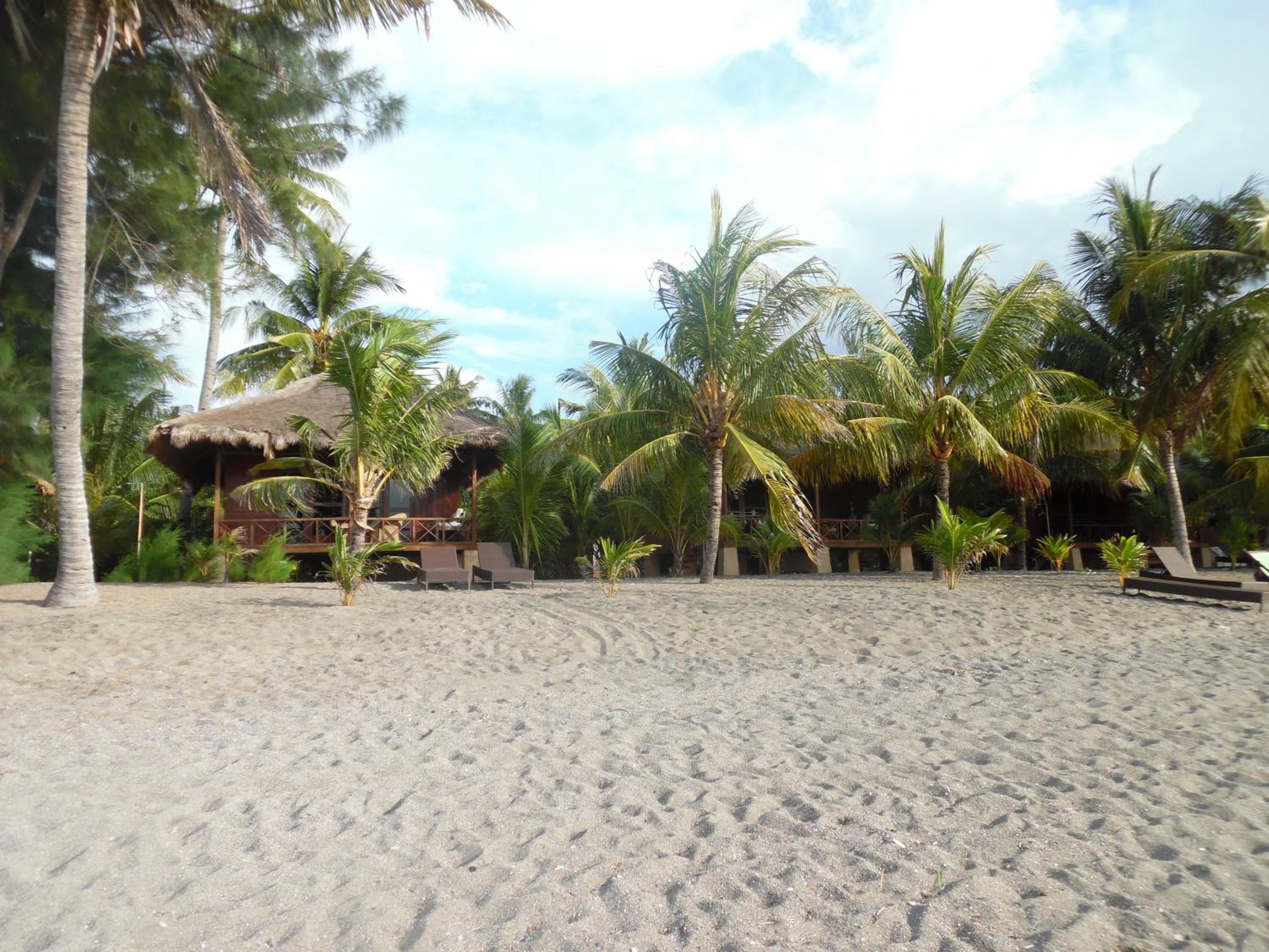 Sea World Club Beach Resort & Dive Center, RESORT THAT SUPPORTS THE POOR view 5