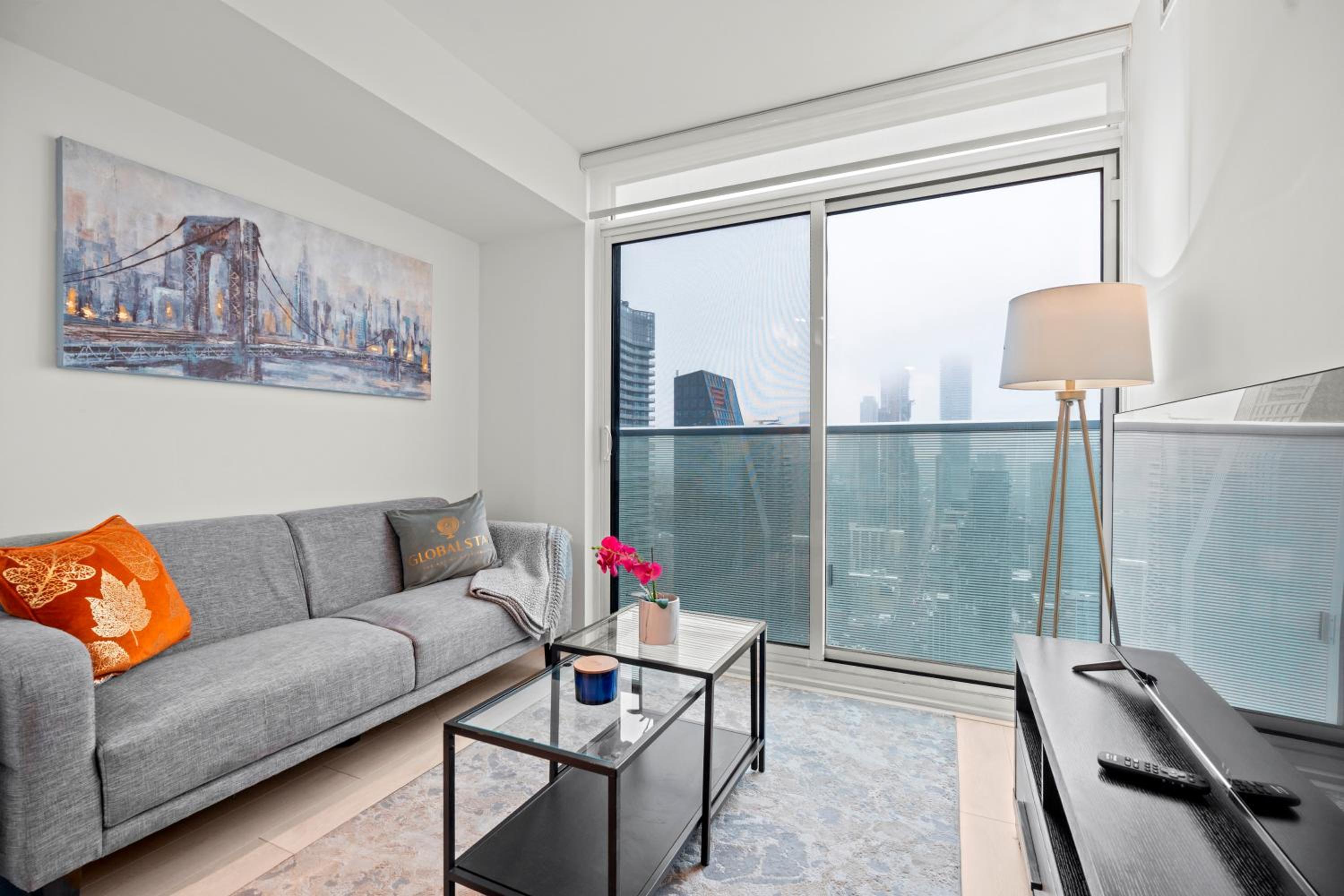 New Modern 1Bd & Den in Downtown Toronto