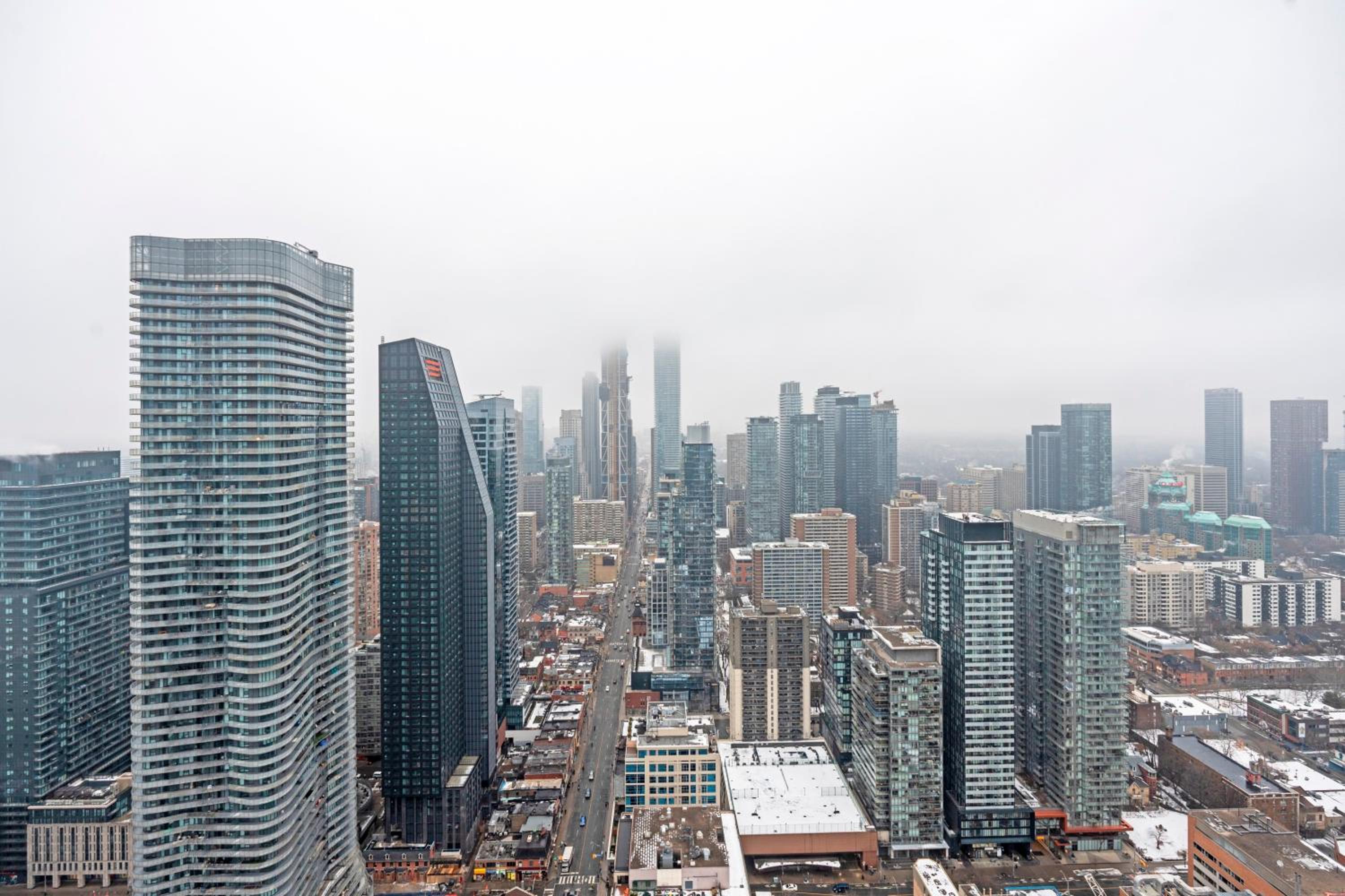 New Modern 1Bd & Den in Downtown Toronto