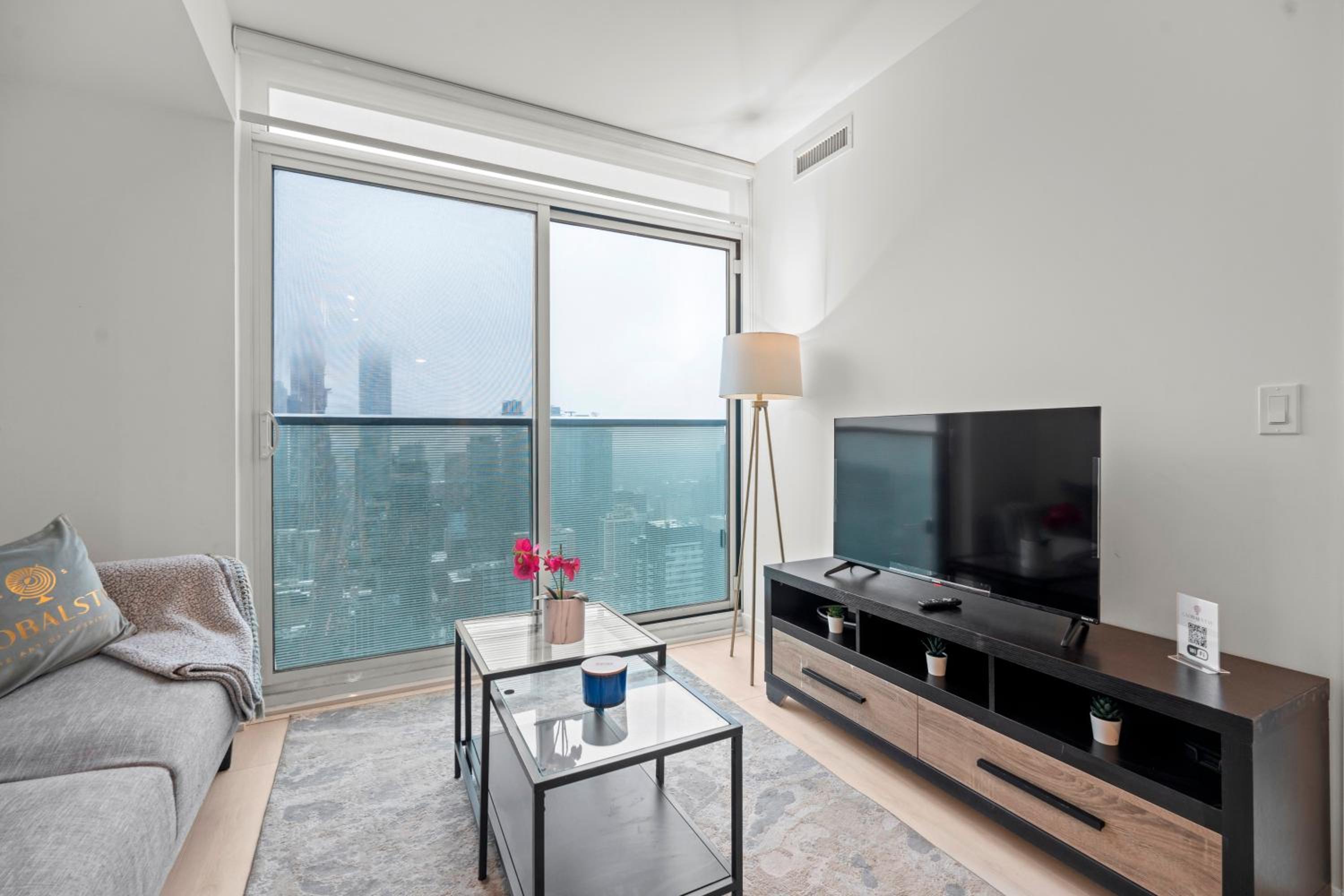 New Modern 1Bd & Den in Downtown Toronto