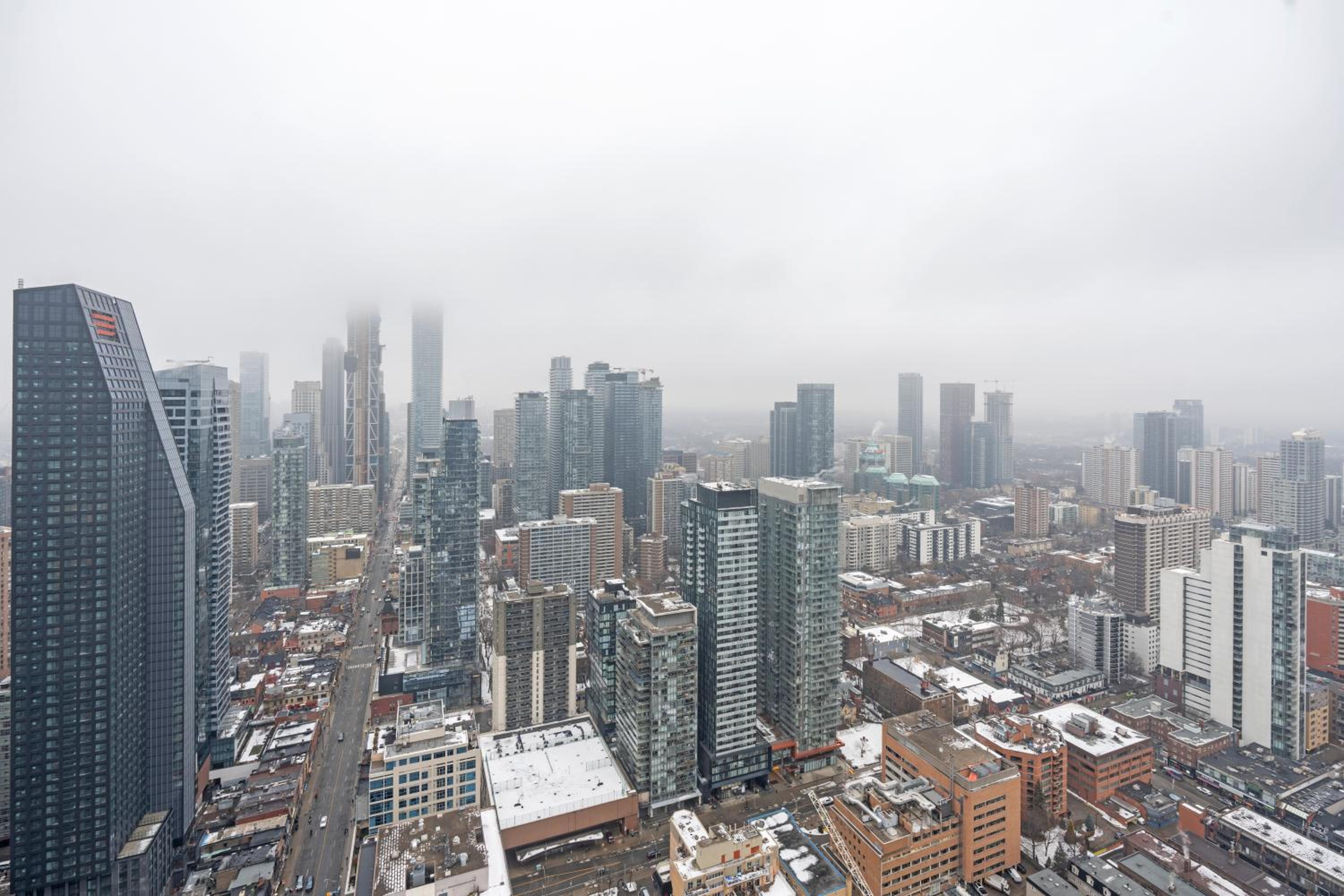 New Modern 1Bd & Den in Downtown Toronto