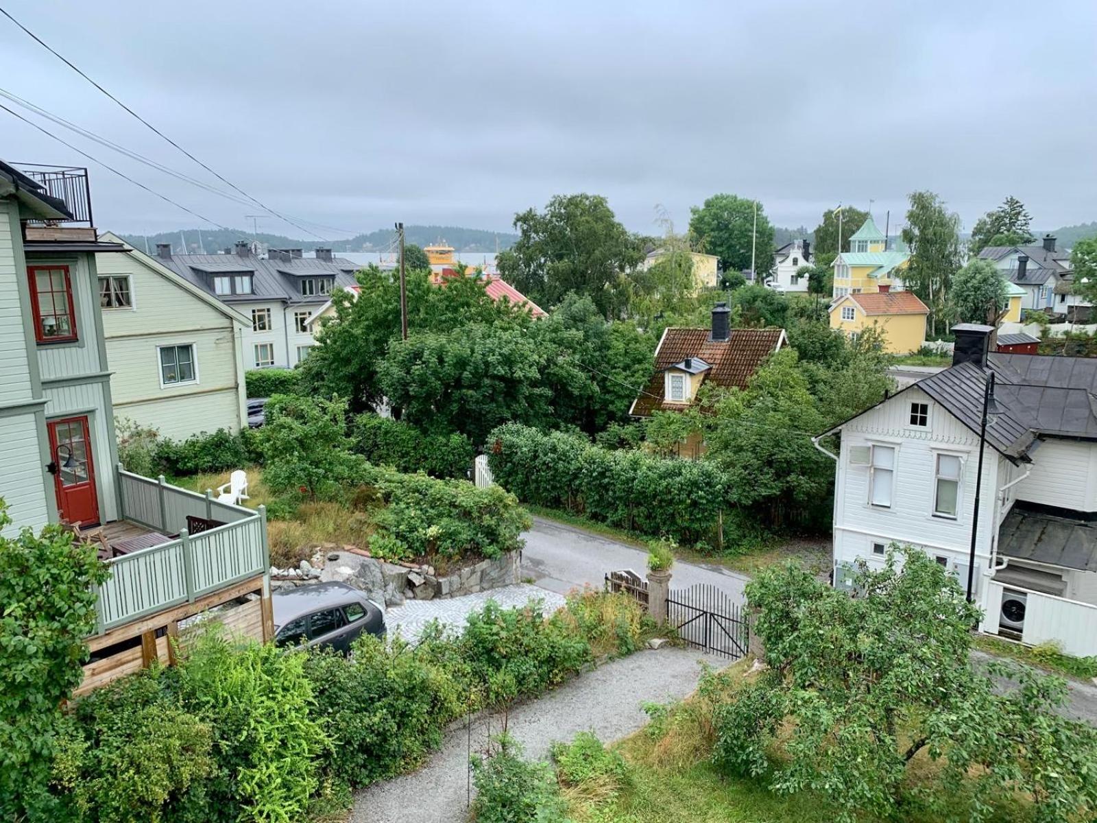 Central penthouse rooms near ferry, bus, nature