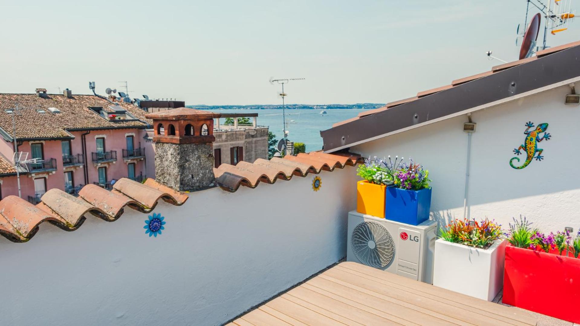 Sunset Lake View with private terrace - Italian Homing