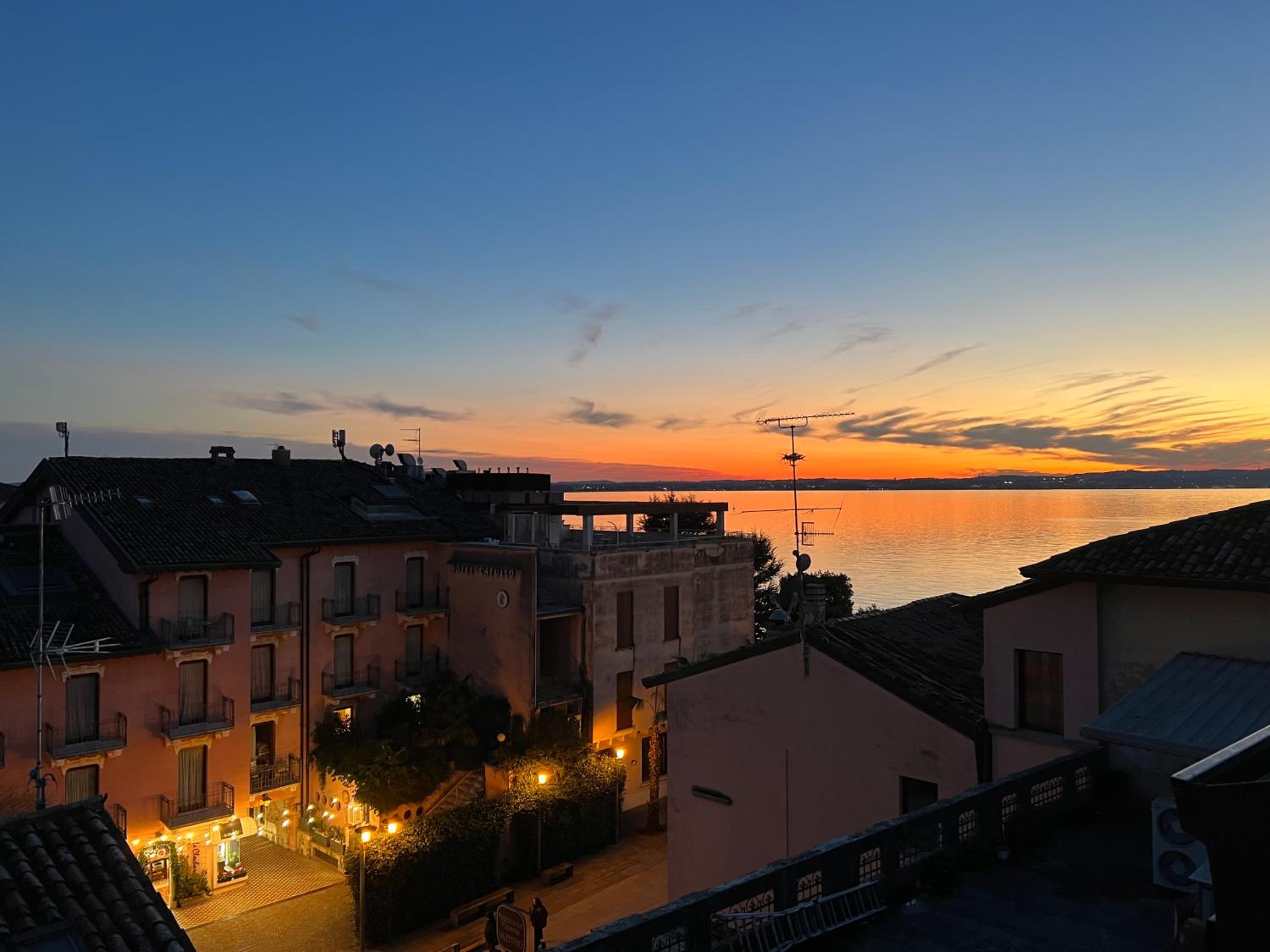 Sunset Lake View with private terrace - Italian Homing