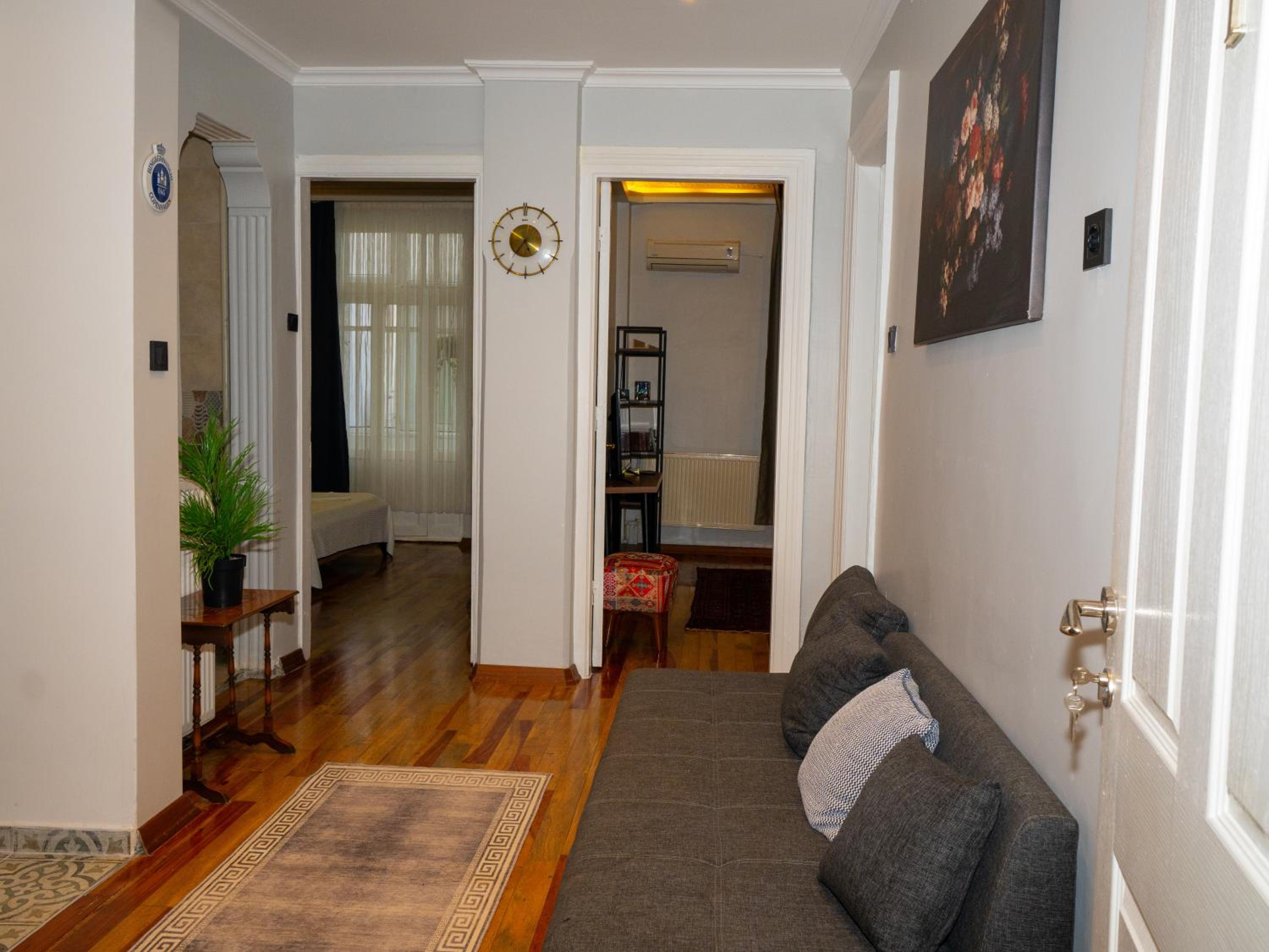 Taksim Green Flat Back