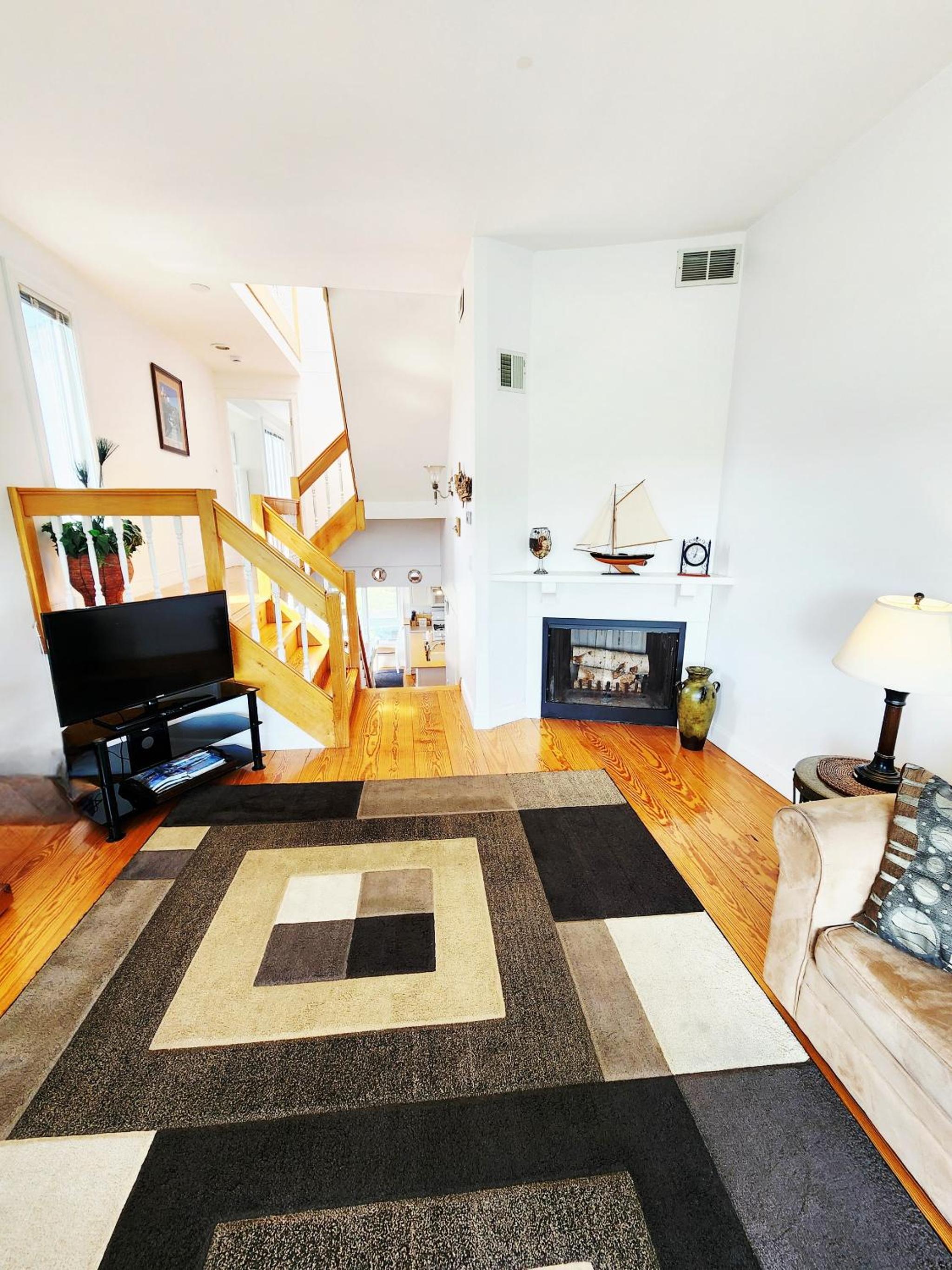 Spacious Oceanfront 3BR Condo with Private Beach in Ideal Hyannis Location