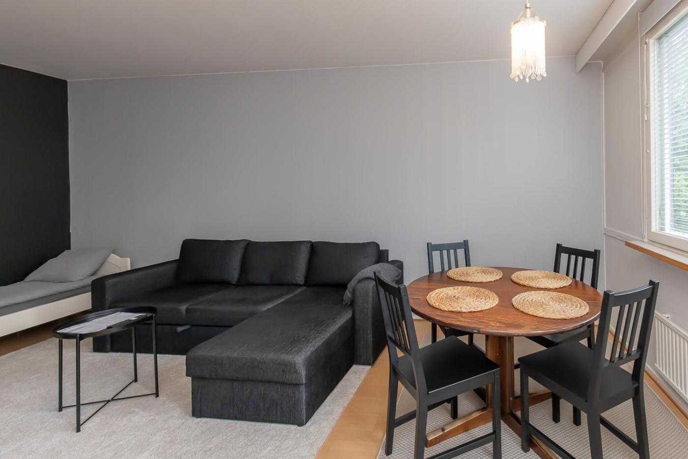 Spacious one-bedroom apartment near downtown