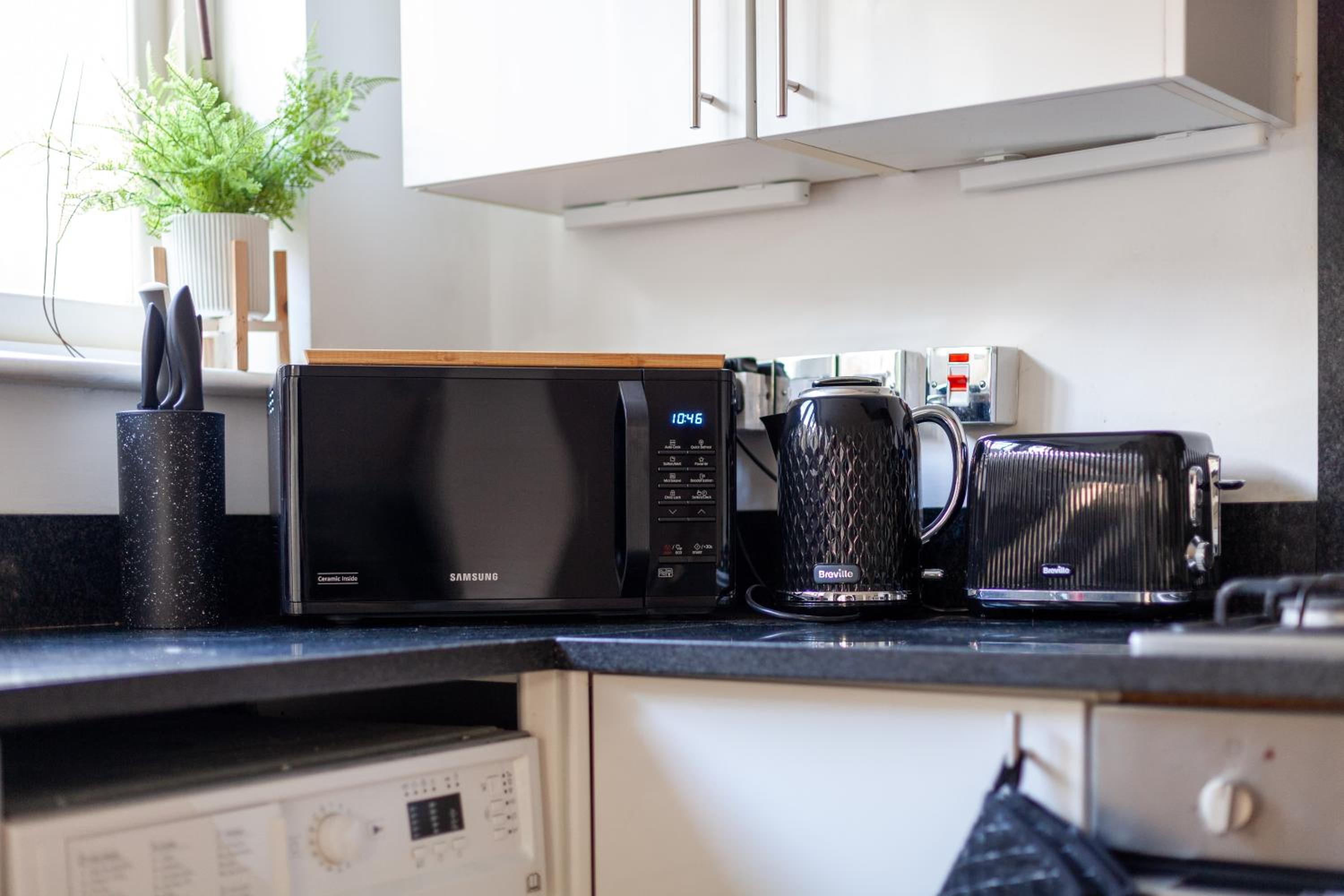 Modern 3 beds Apartment with private garden, Battersea, Central LDN