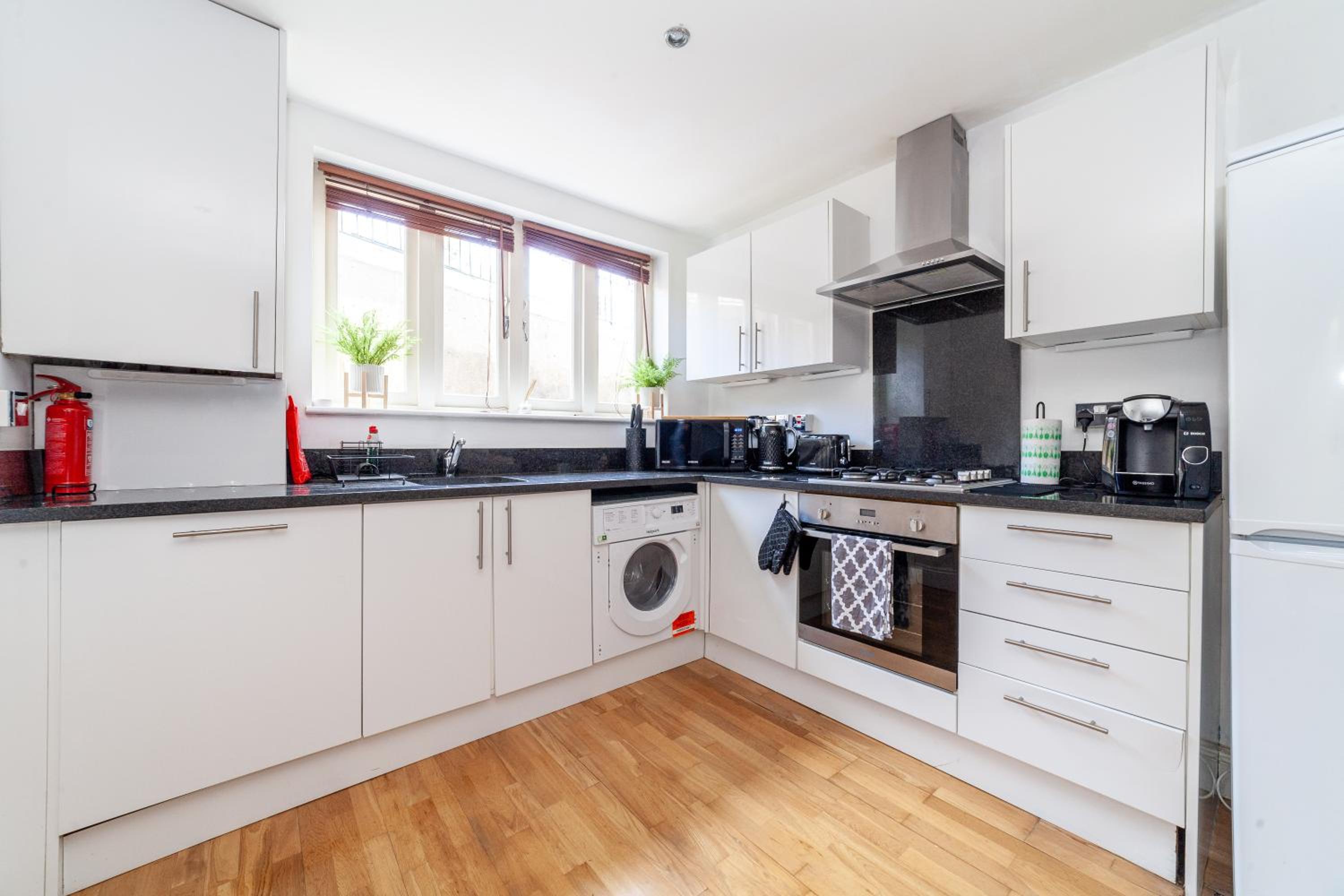 Modern 3 beds Apartment with private garden, Battersea, Central LDN