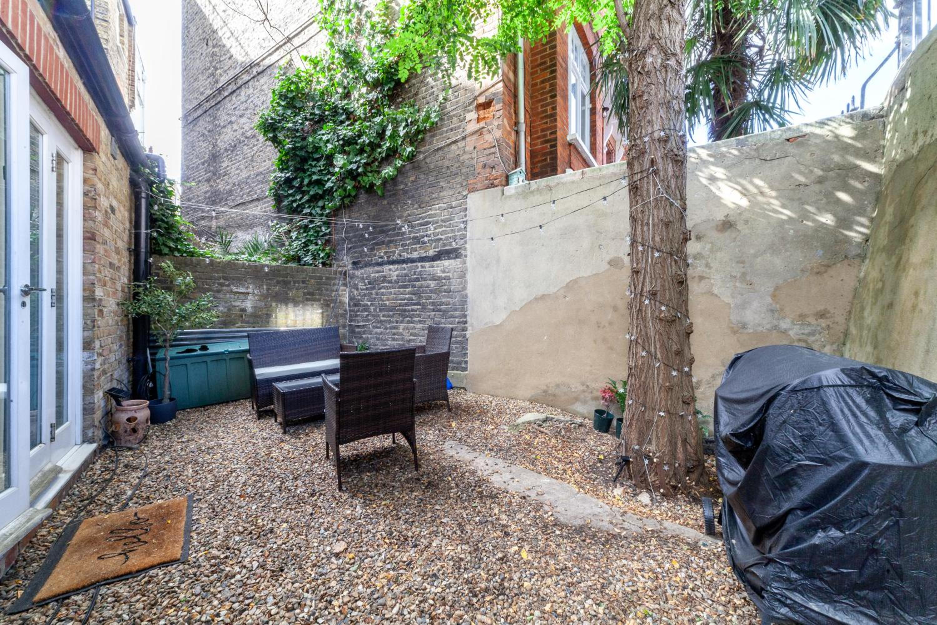Modern 3 beds Apartment with private garden, Battersea, Central LDN