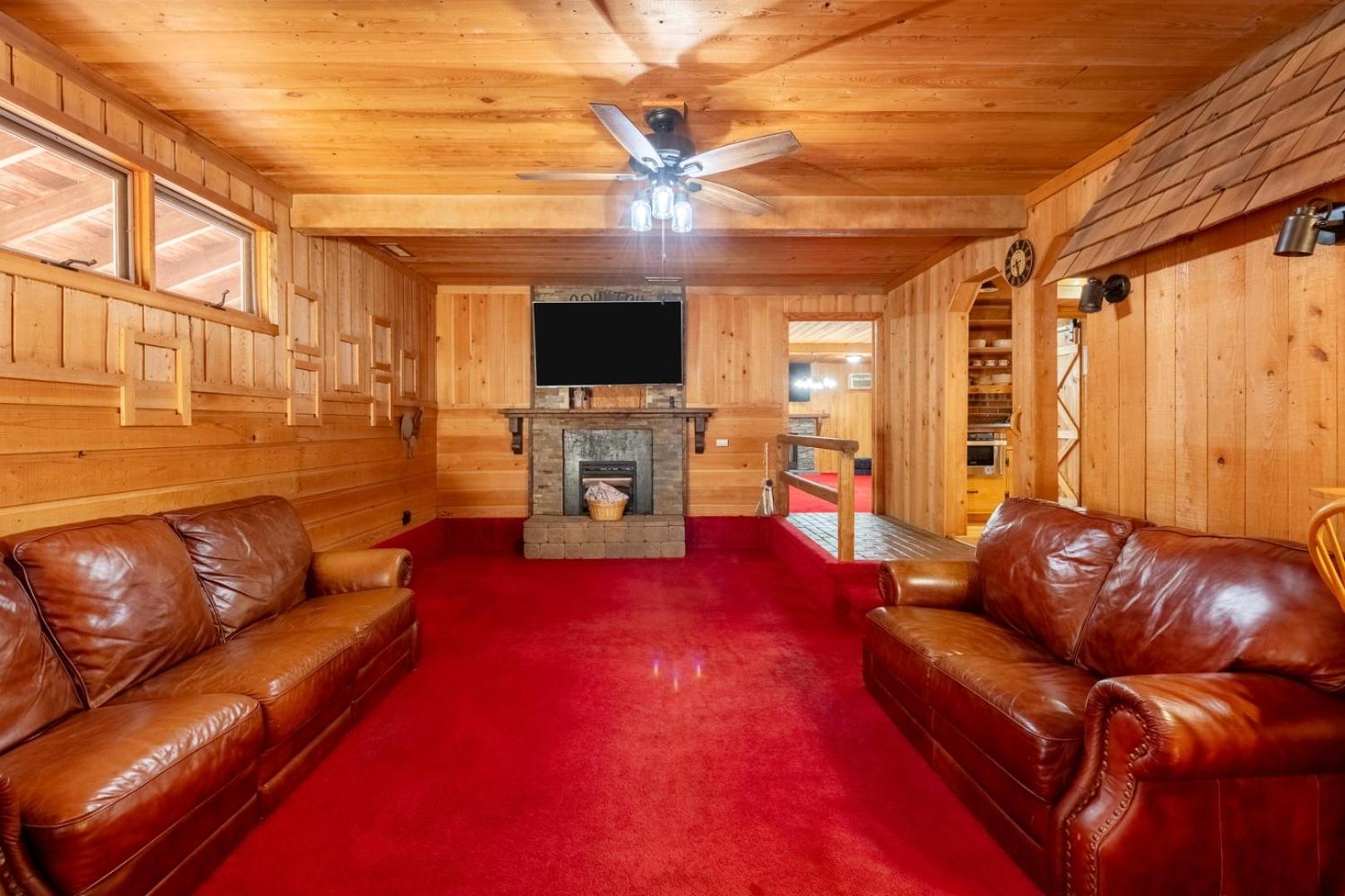 Skippers VA Lakefront 3BR | Dock + Firepit