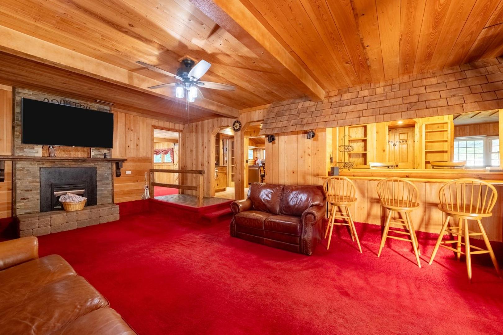 Skippers VA Lakefront 3BR | Dock + Firepit