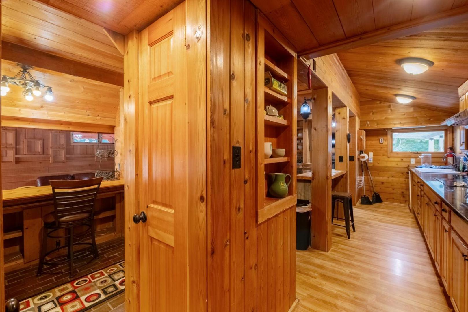 Skippers VA Lakefront 3BR | Dock + Firepit