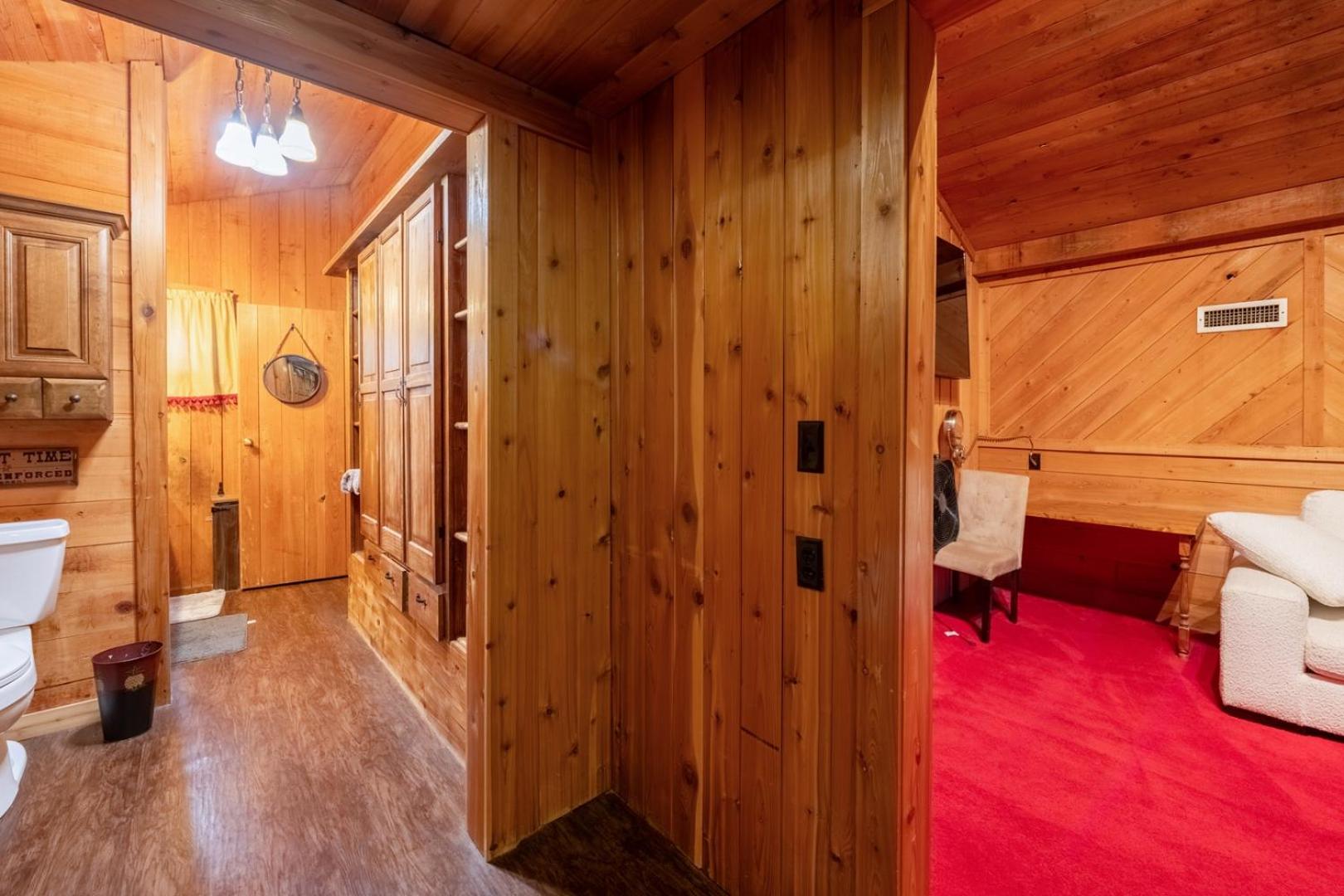 Skippers VA Lakefront 3BR | Dock + Firepit