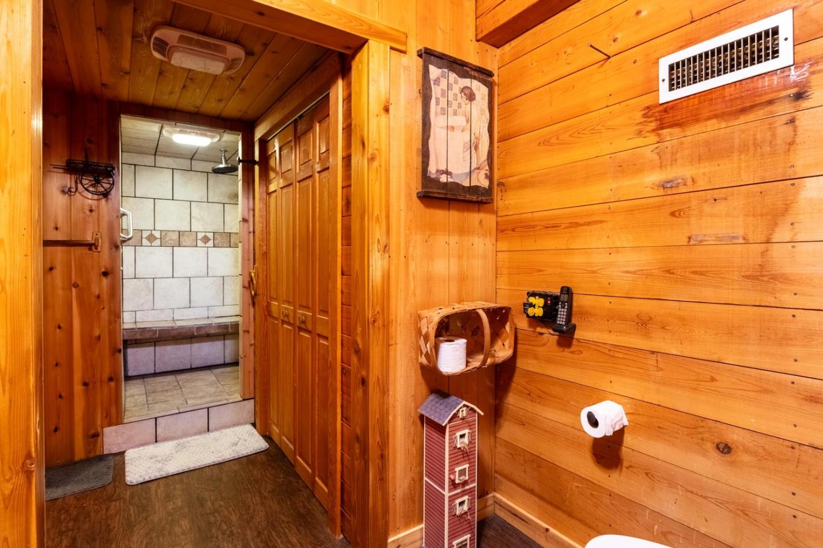 Skippers VA Lakefront 3BR | Dock + Firepit