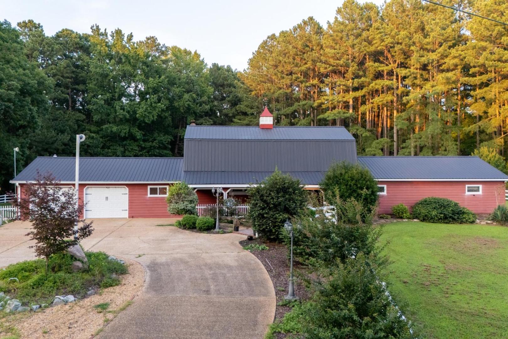 Skippers VA Lakefront 3BR | Dock + Firepit