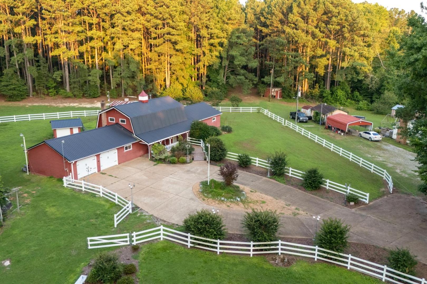 Skippers VA Lakefront 3BR | Dock + Firepit