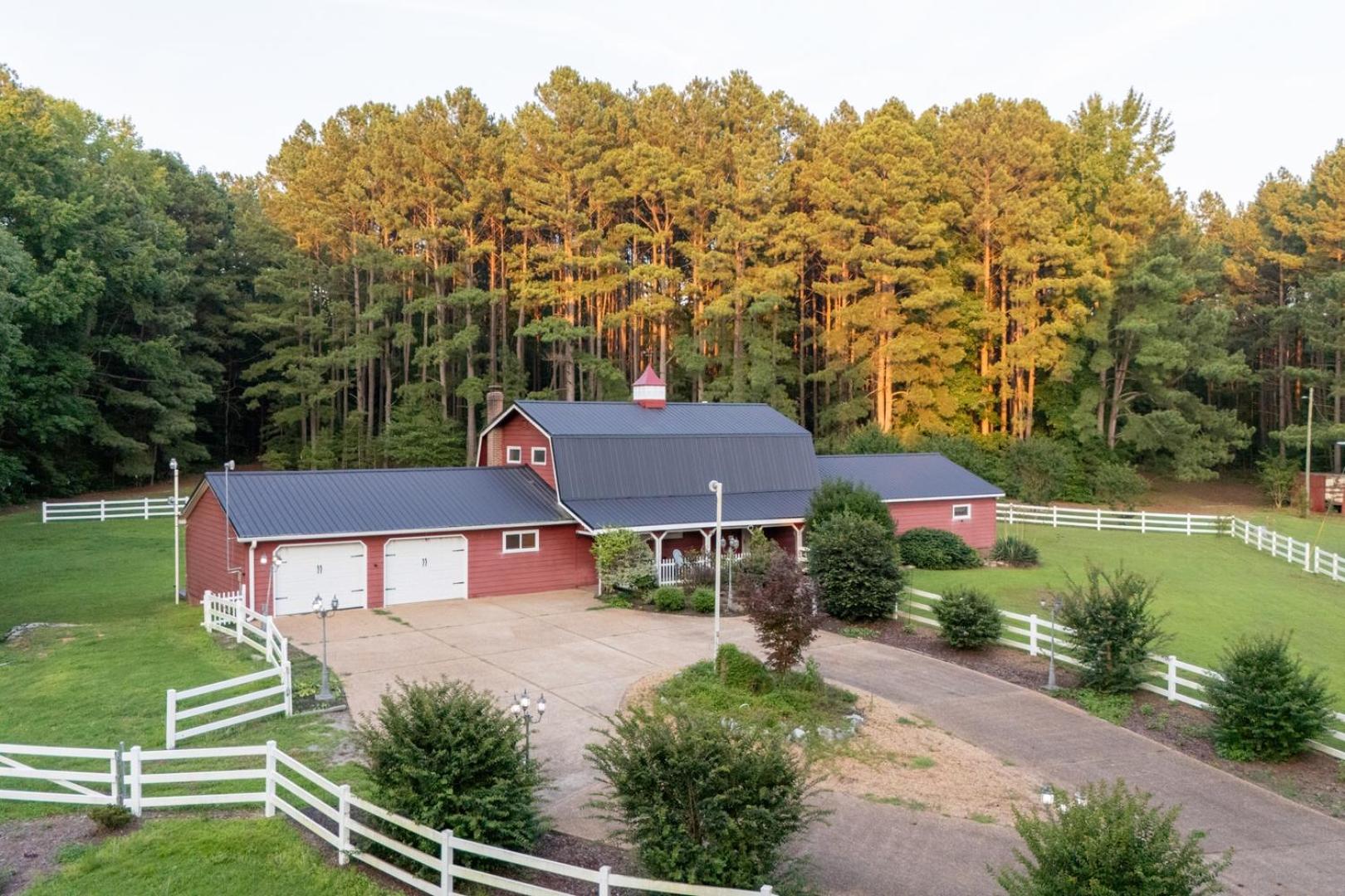 Skippers VA Lakefront 3BR | Dock + Firepit