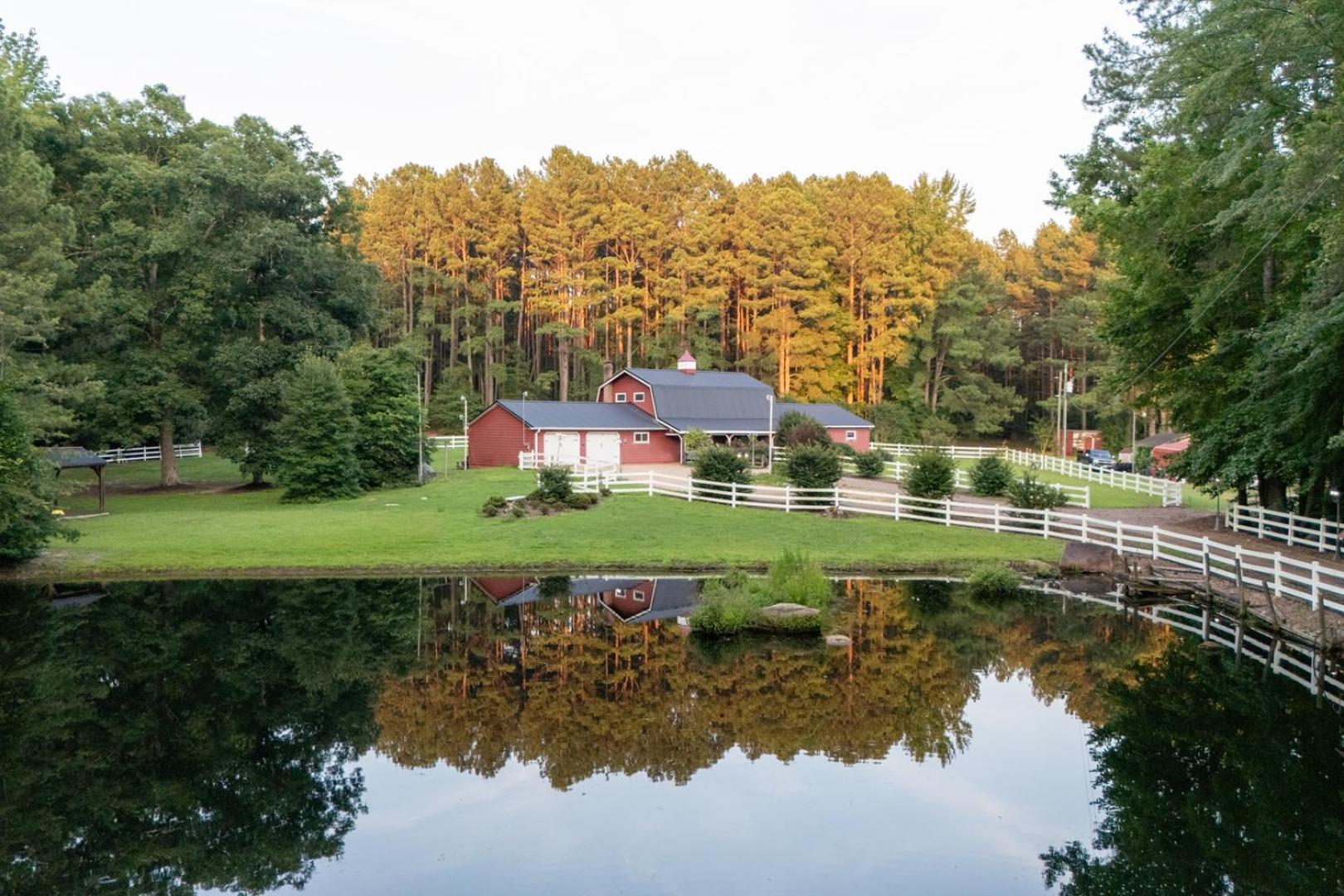 Skippers VA Lakefront 3BR | Dock + Firepit