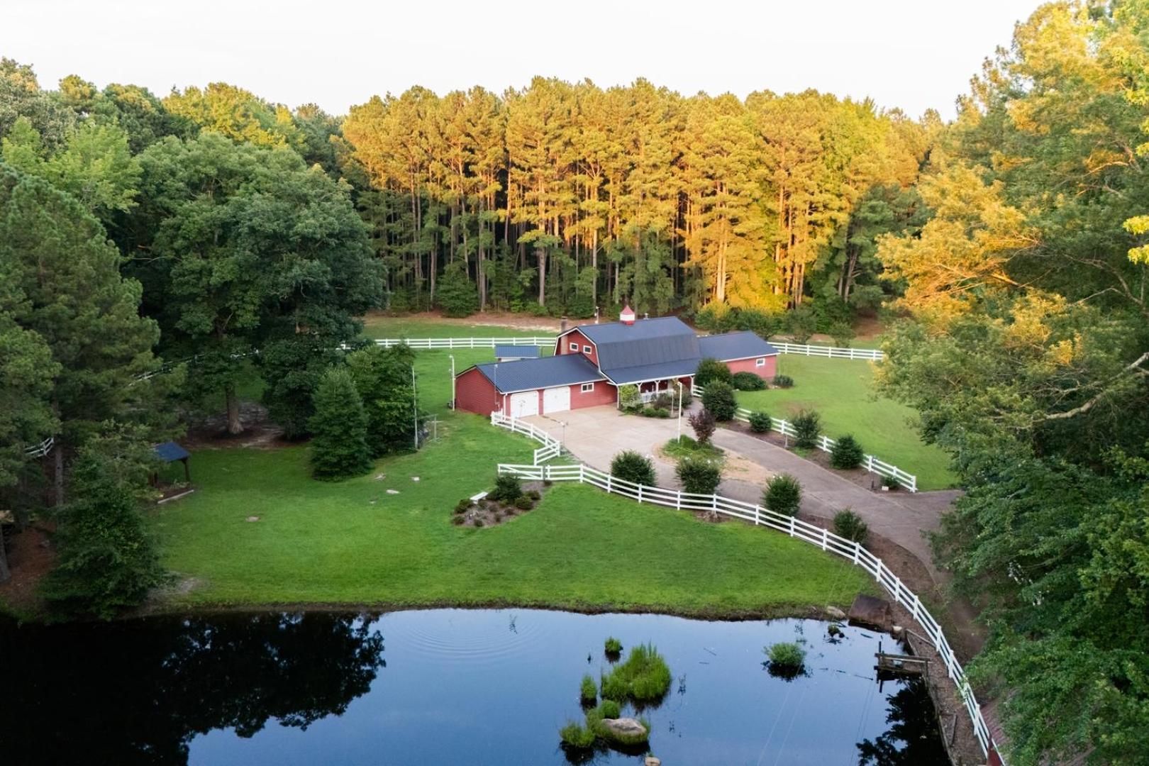 Skippers VA Lakefront 3BR | Dock + Firepit