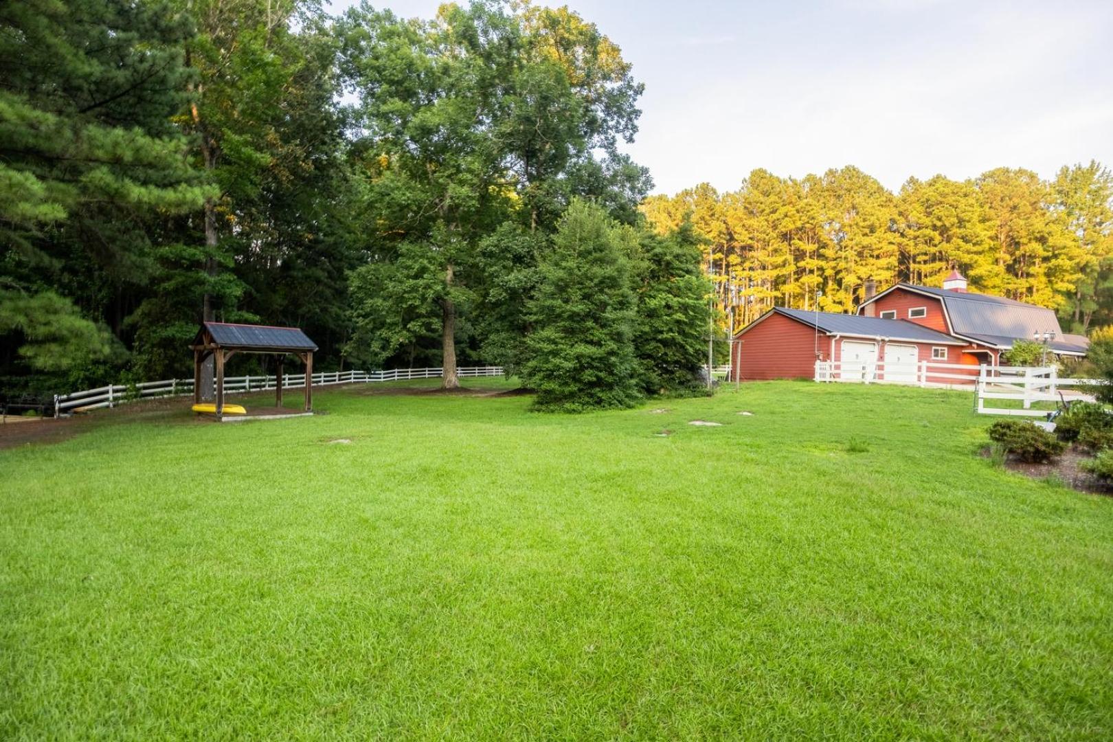 Skippers VA Lakefront 3BR | Dock + Firepit