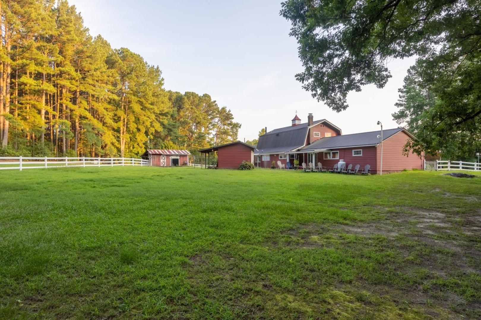 Skippers VA Lakefront 3BR | Dock + Firepit