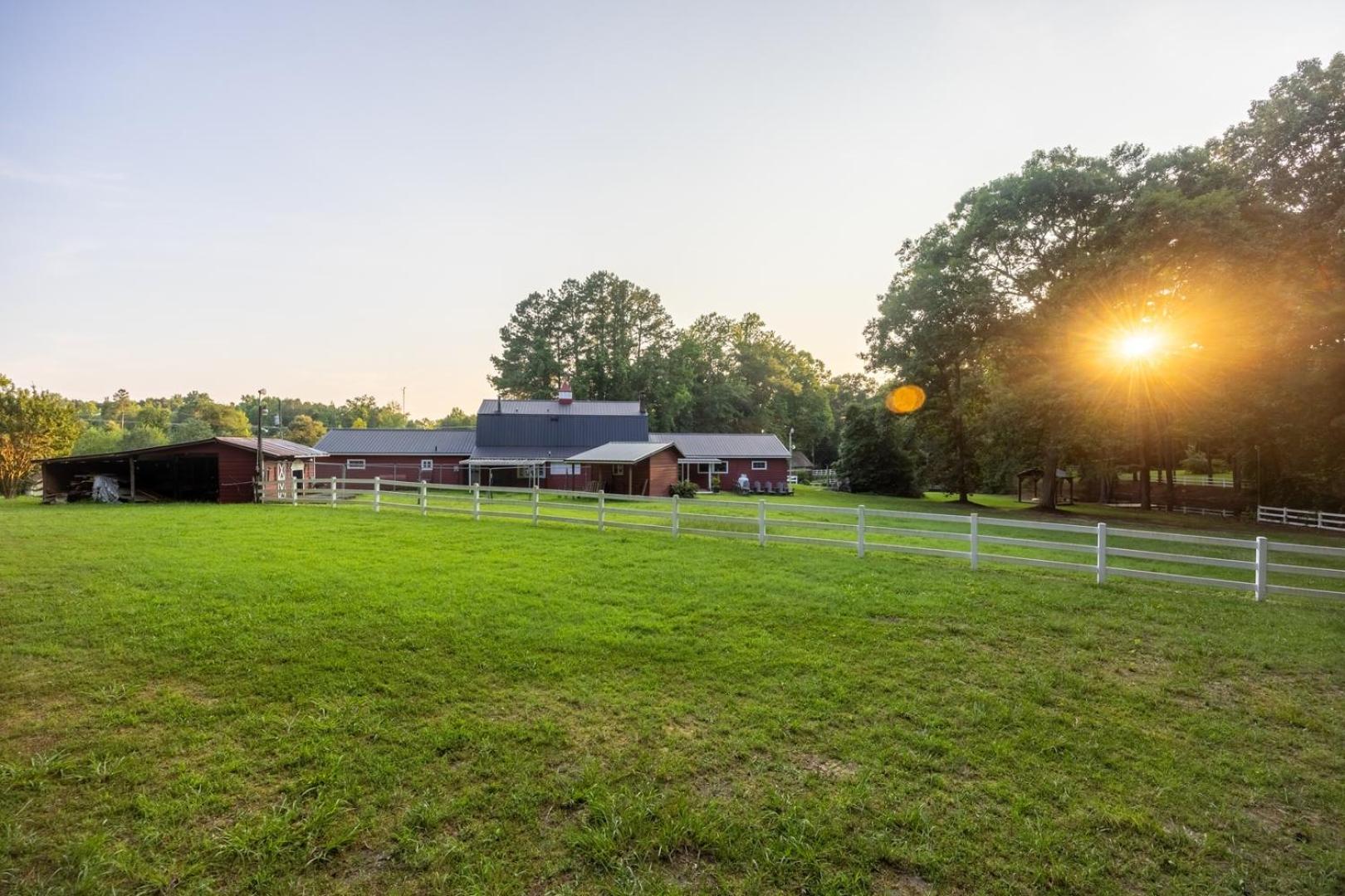 Skippers VA Lakefront 3BR | Dock + Firepit