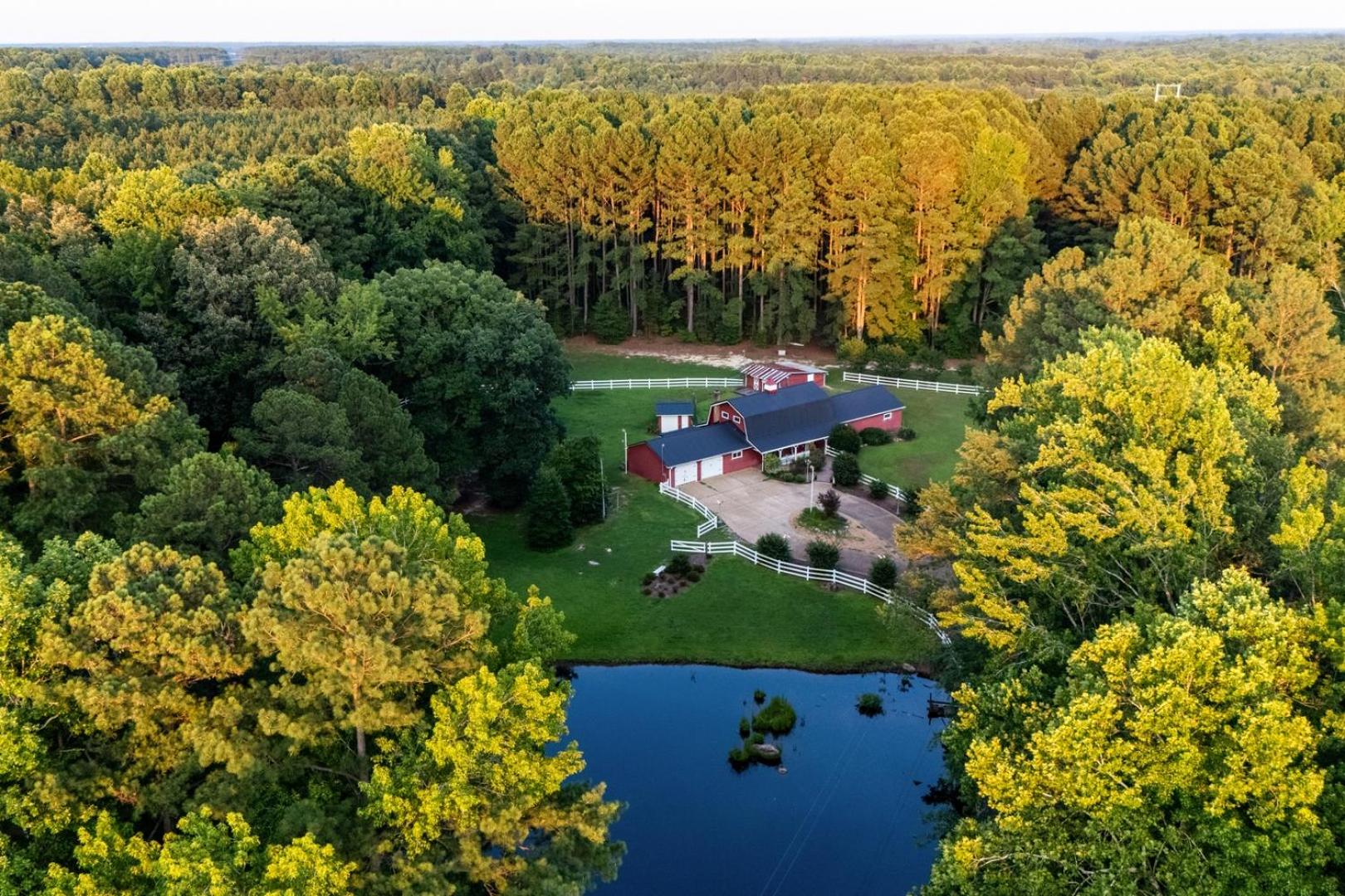 Skippers VA Lakefront 3BR | Dock + Firepit