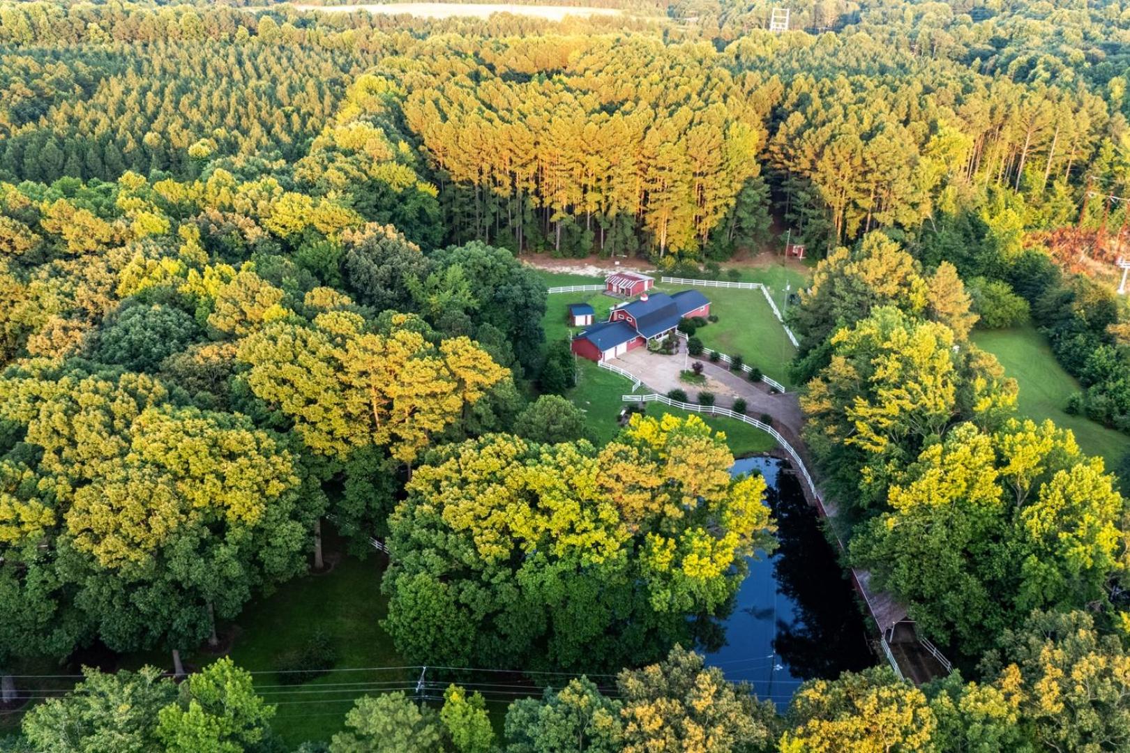 Skippers VA Lakefront 3BR | Dock + Firepit